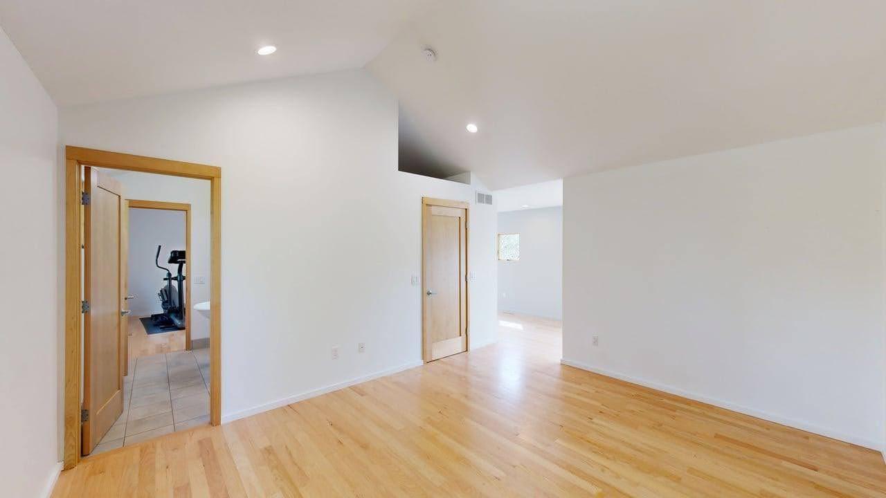 2206 Grant Court