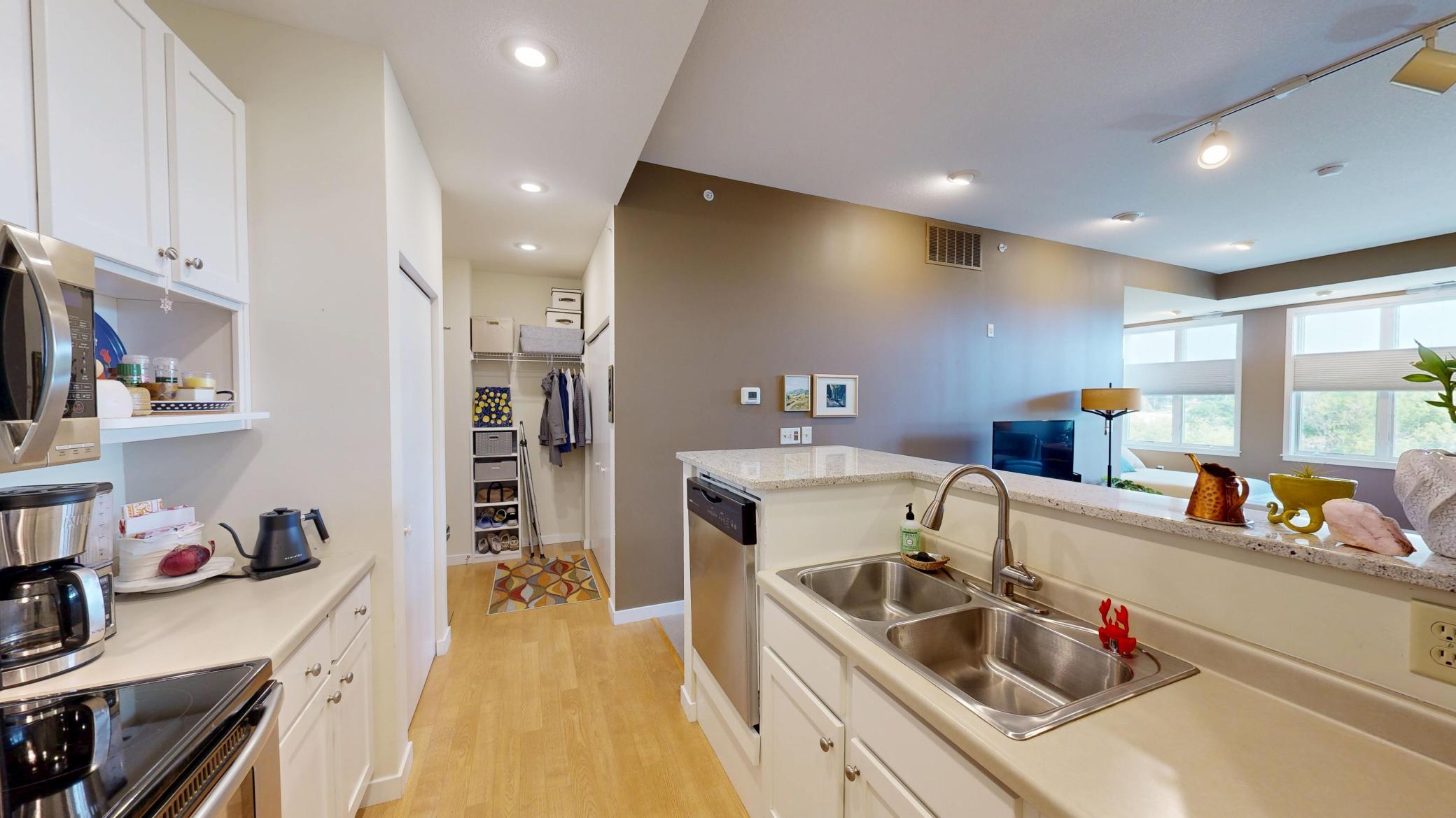301 7th Street W Unit: 2402