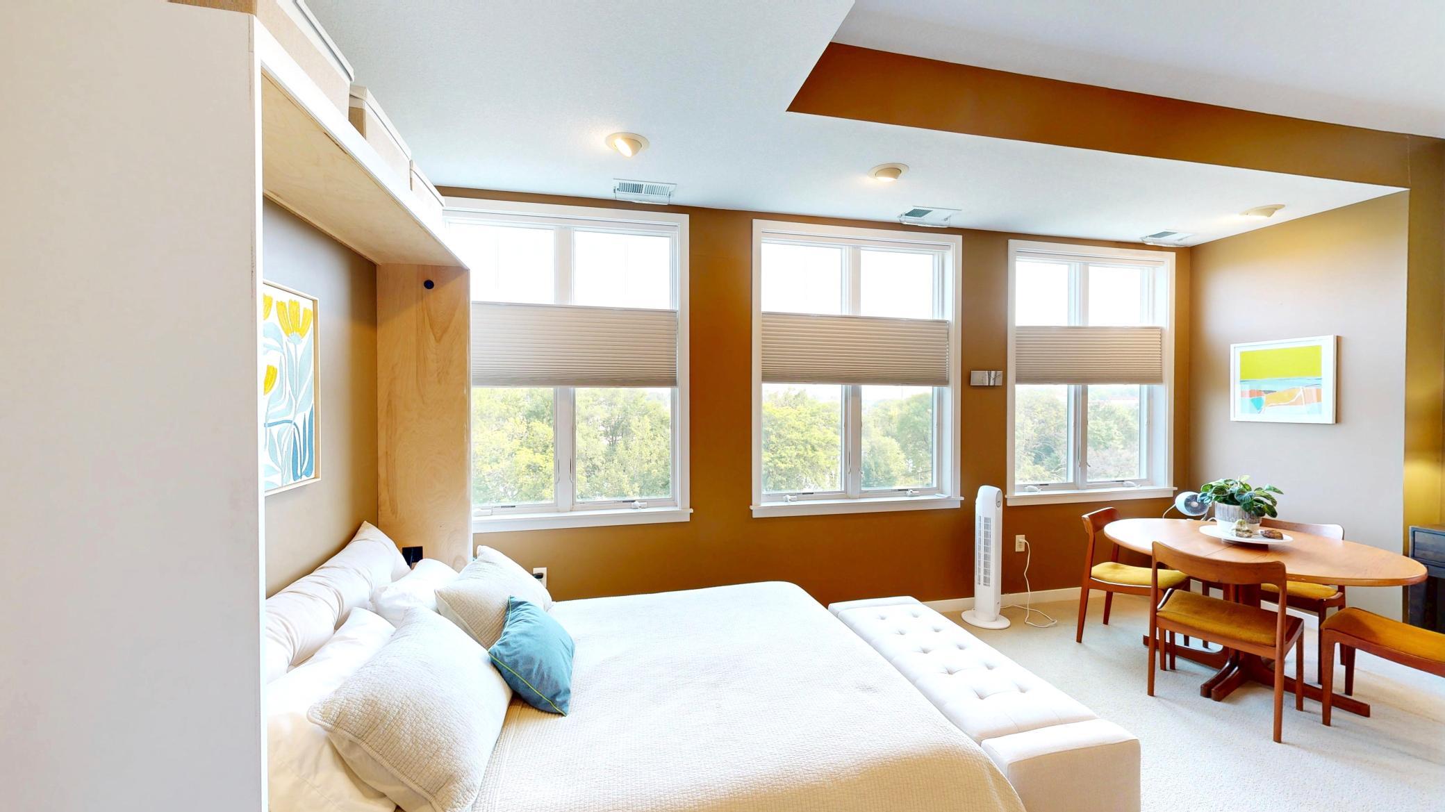 301 7th Street W Unit: 2402