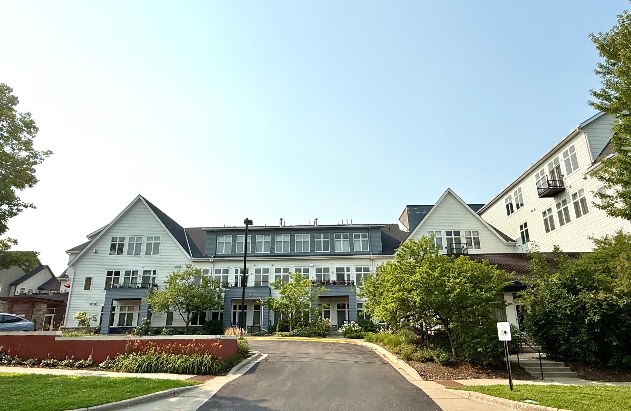 301 7th Street W Unit: 2402