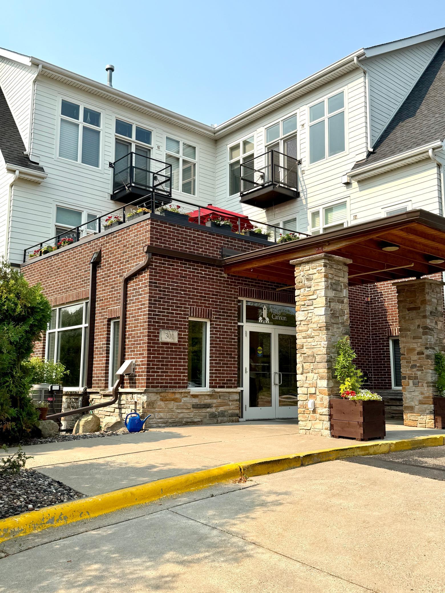 301 7th Street W Unit: 2402