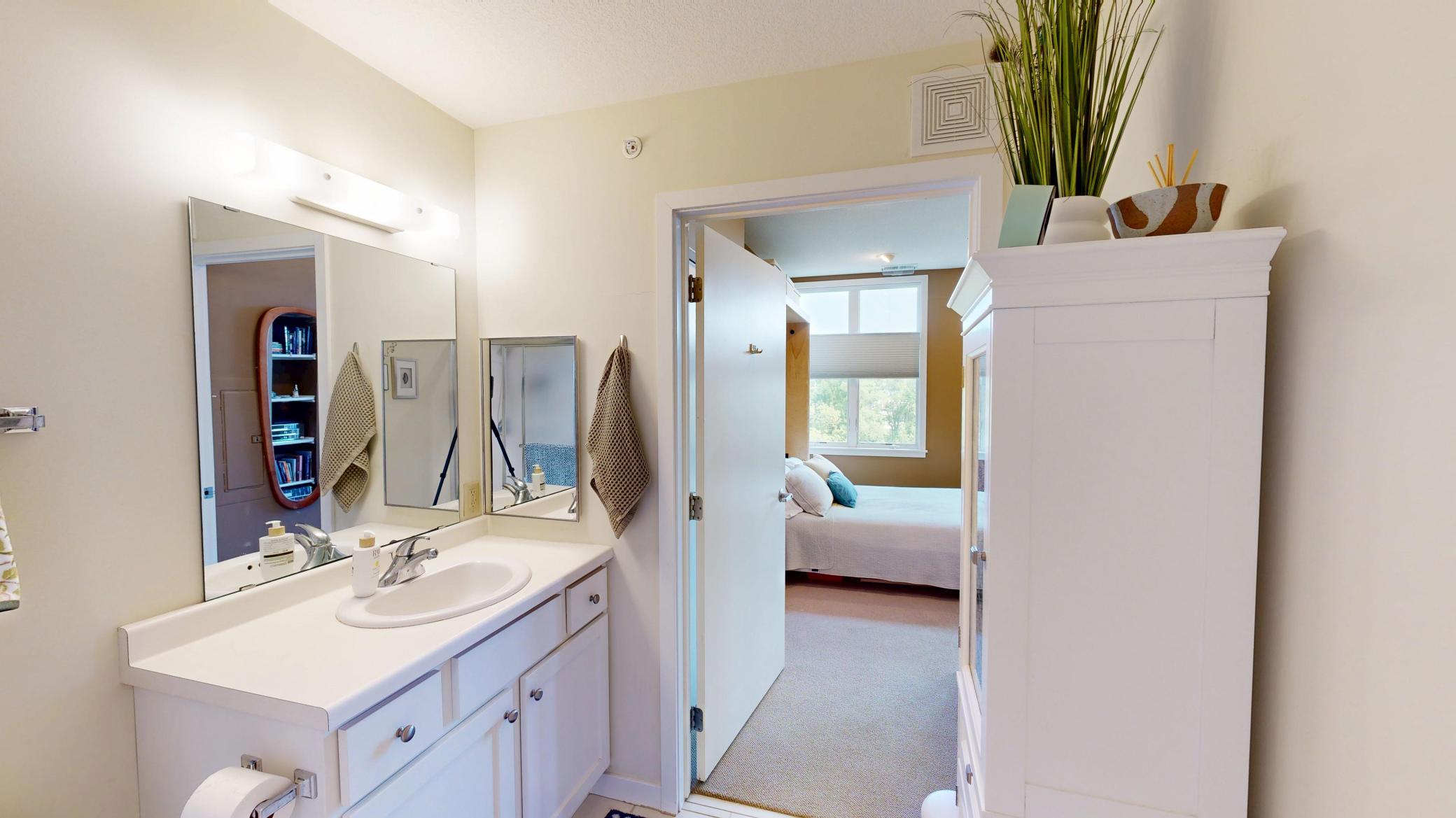 301 7th Street W Unit: 2402