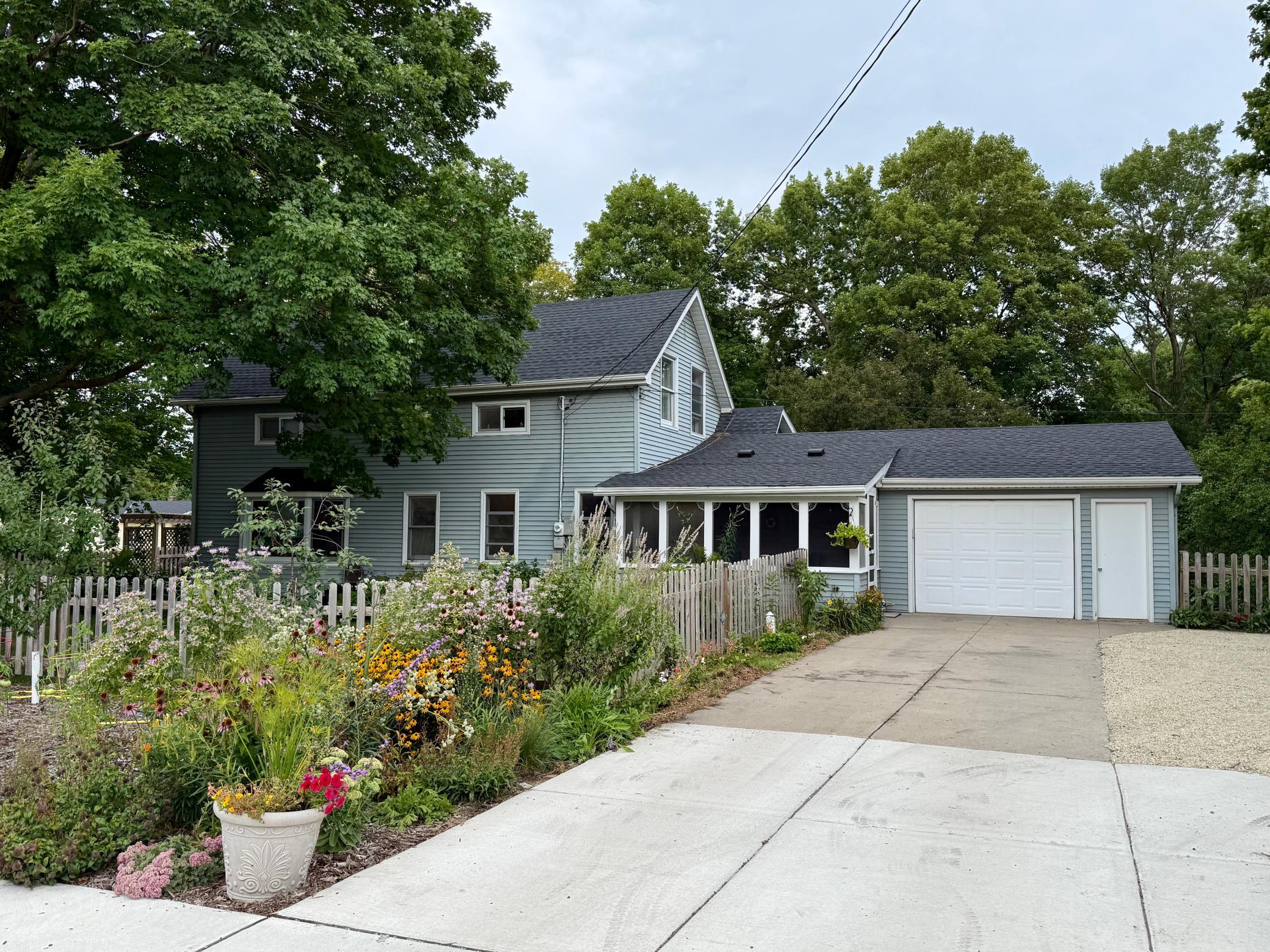 717 Winona Street