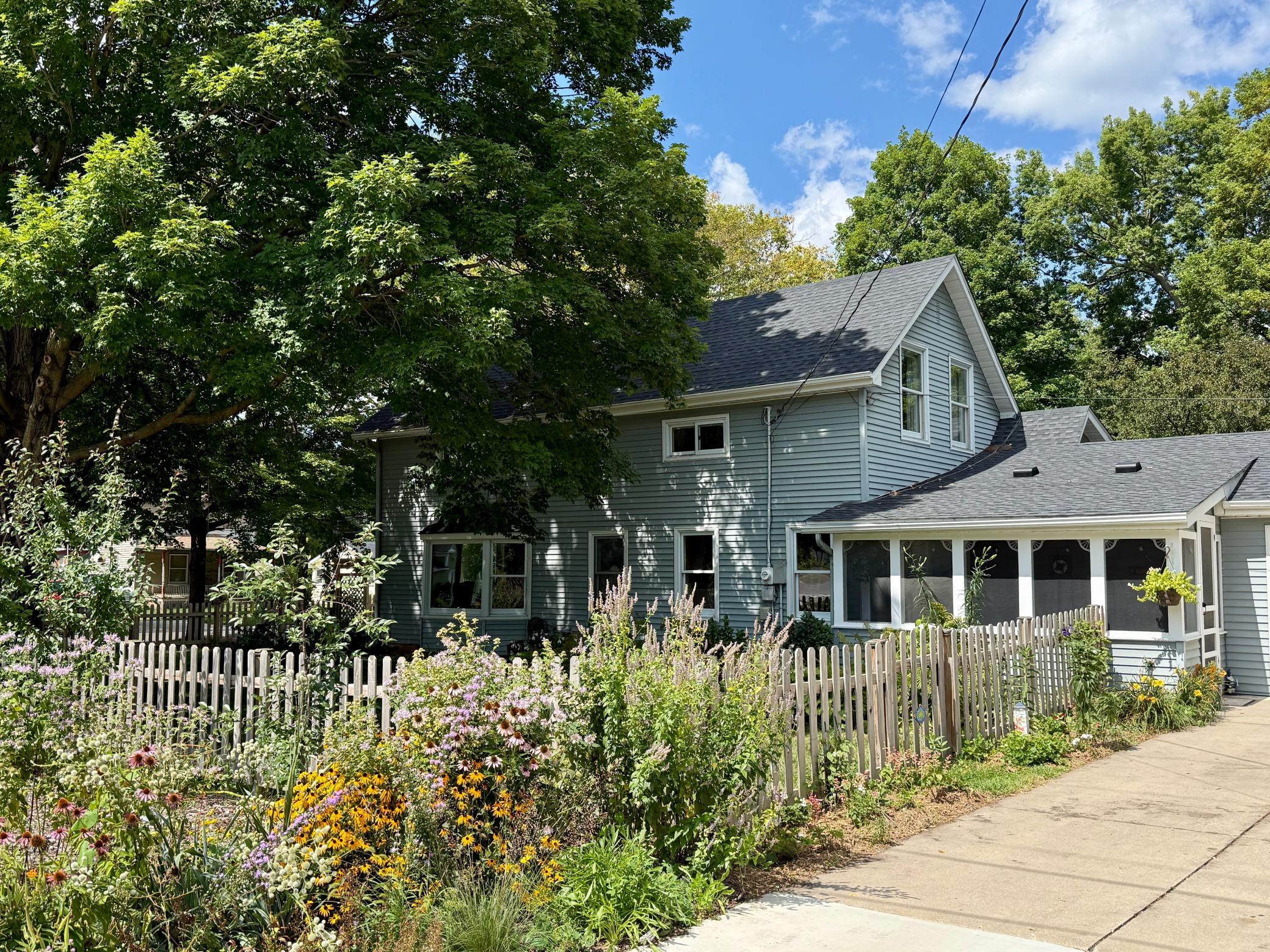 717 Winona Street
