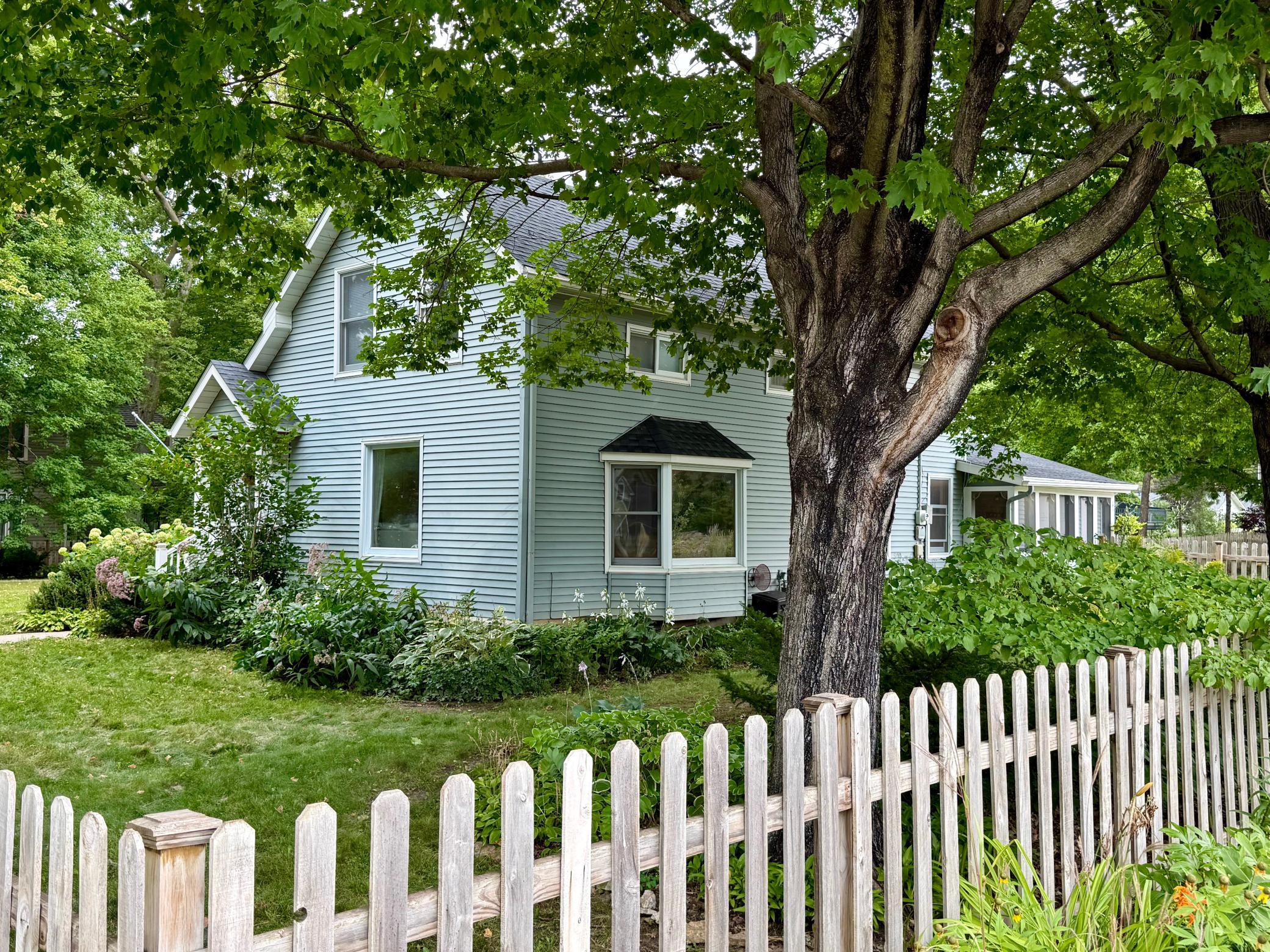 717 Winona Street