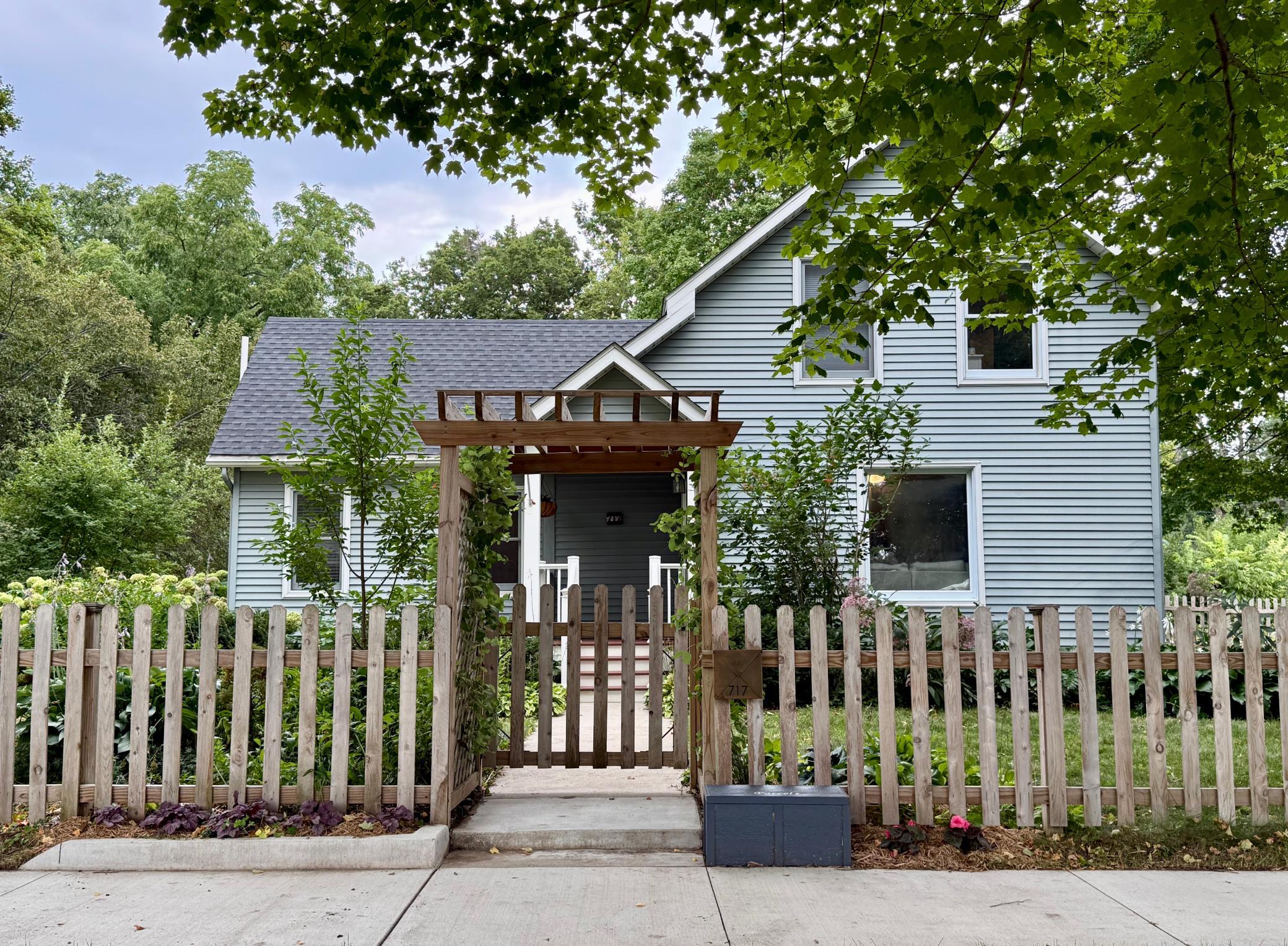717 Winona Street