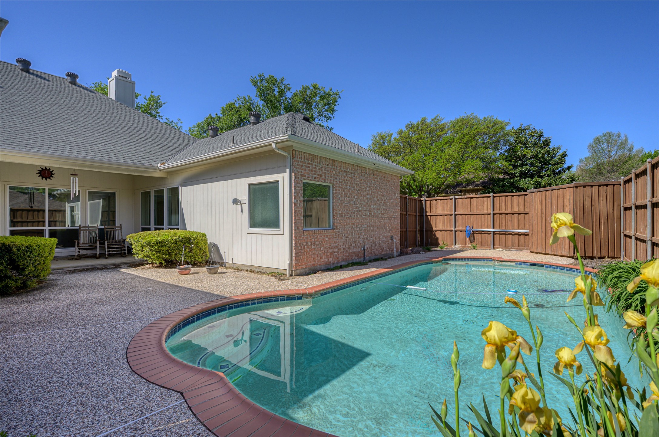 2449 London Drive