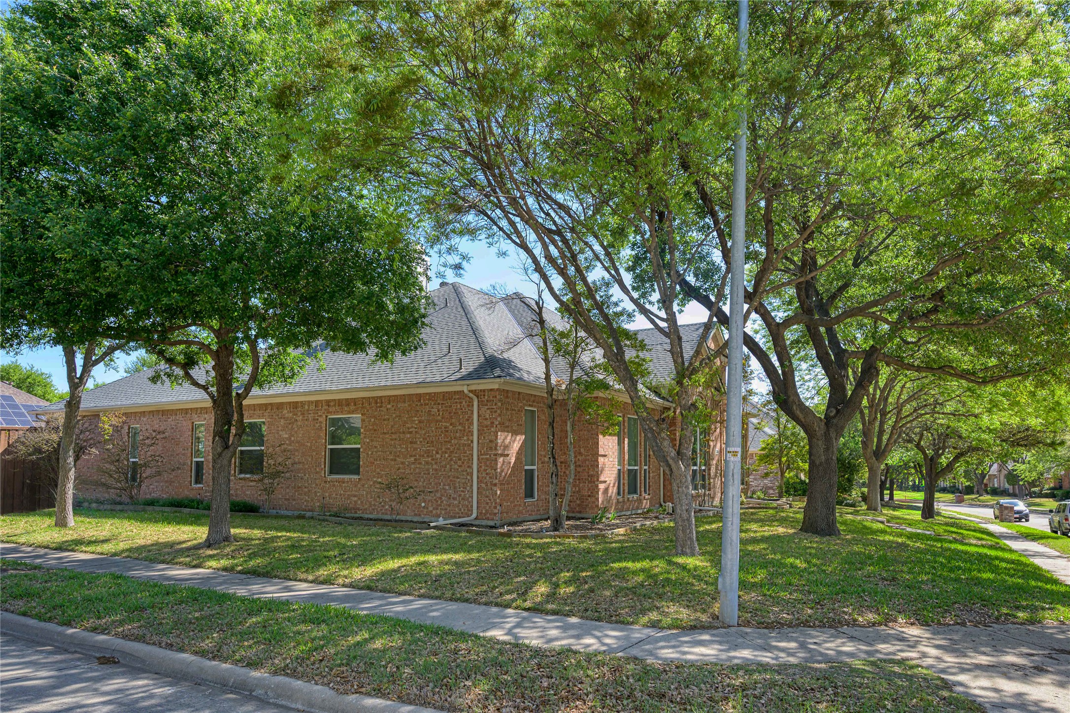2449 London Drive