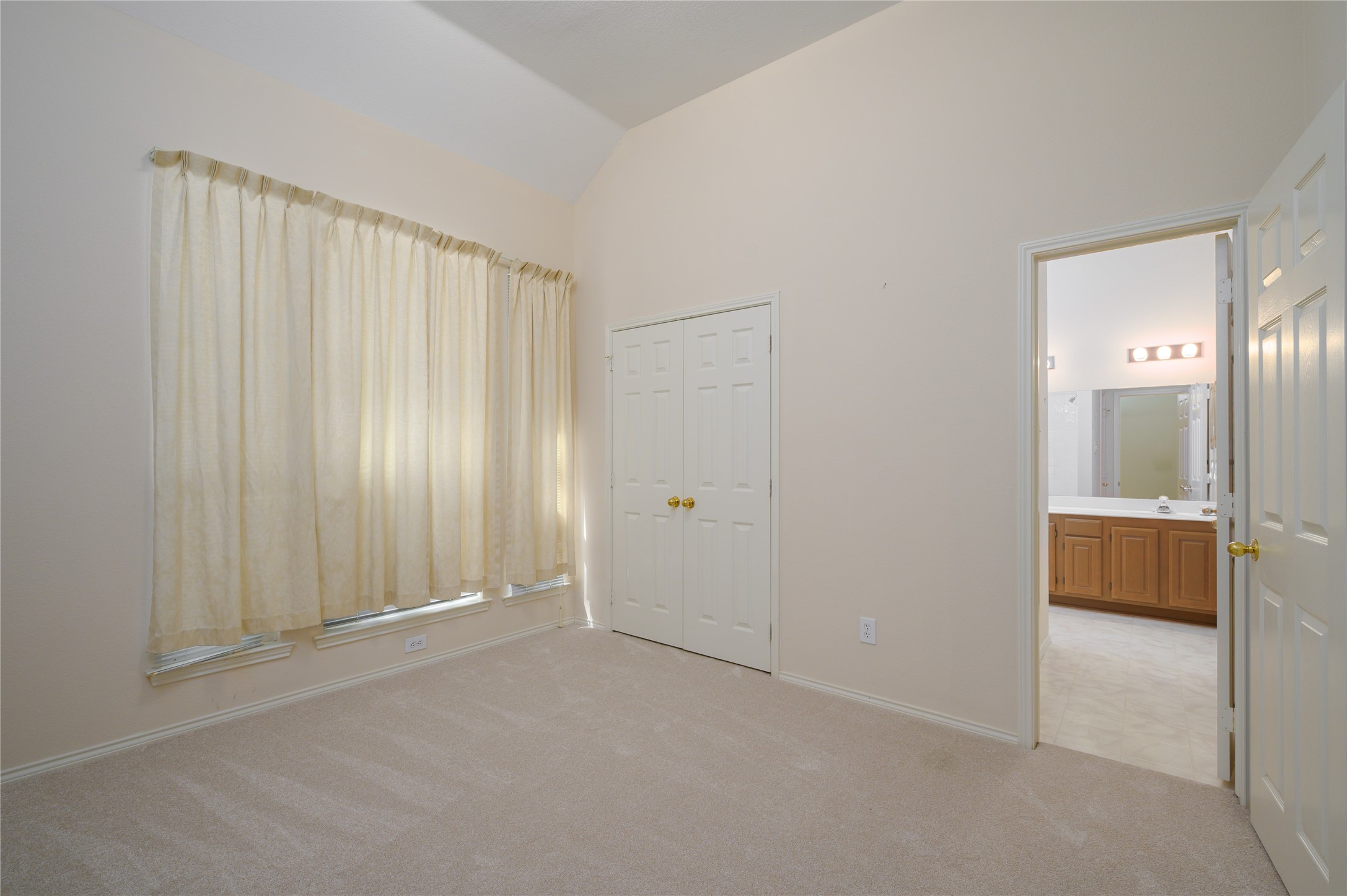 2449 London Drive
