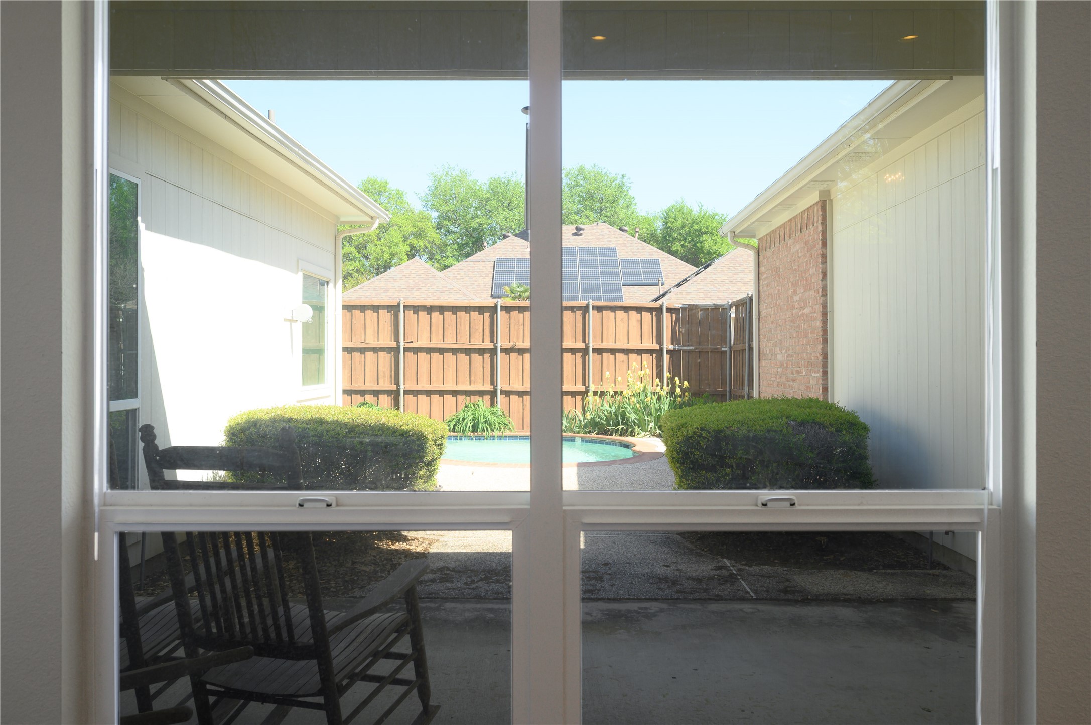 2449 London Drive