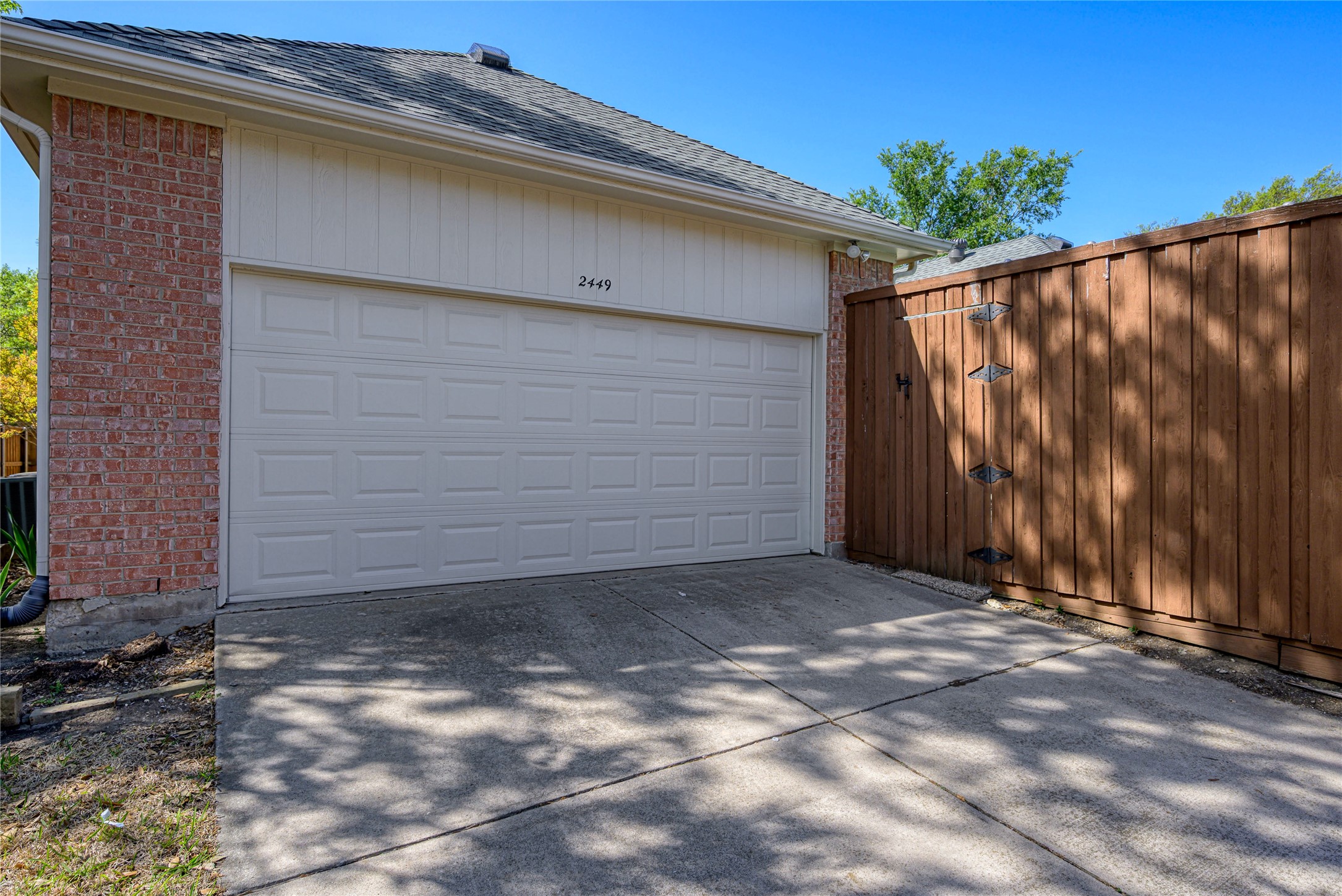 2449 London Drive