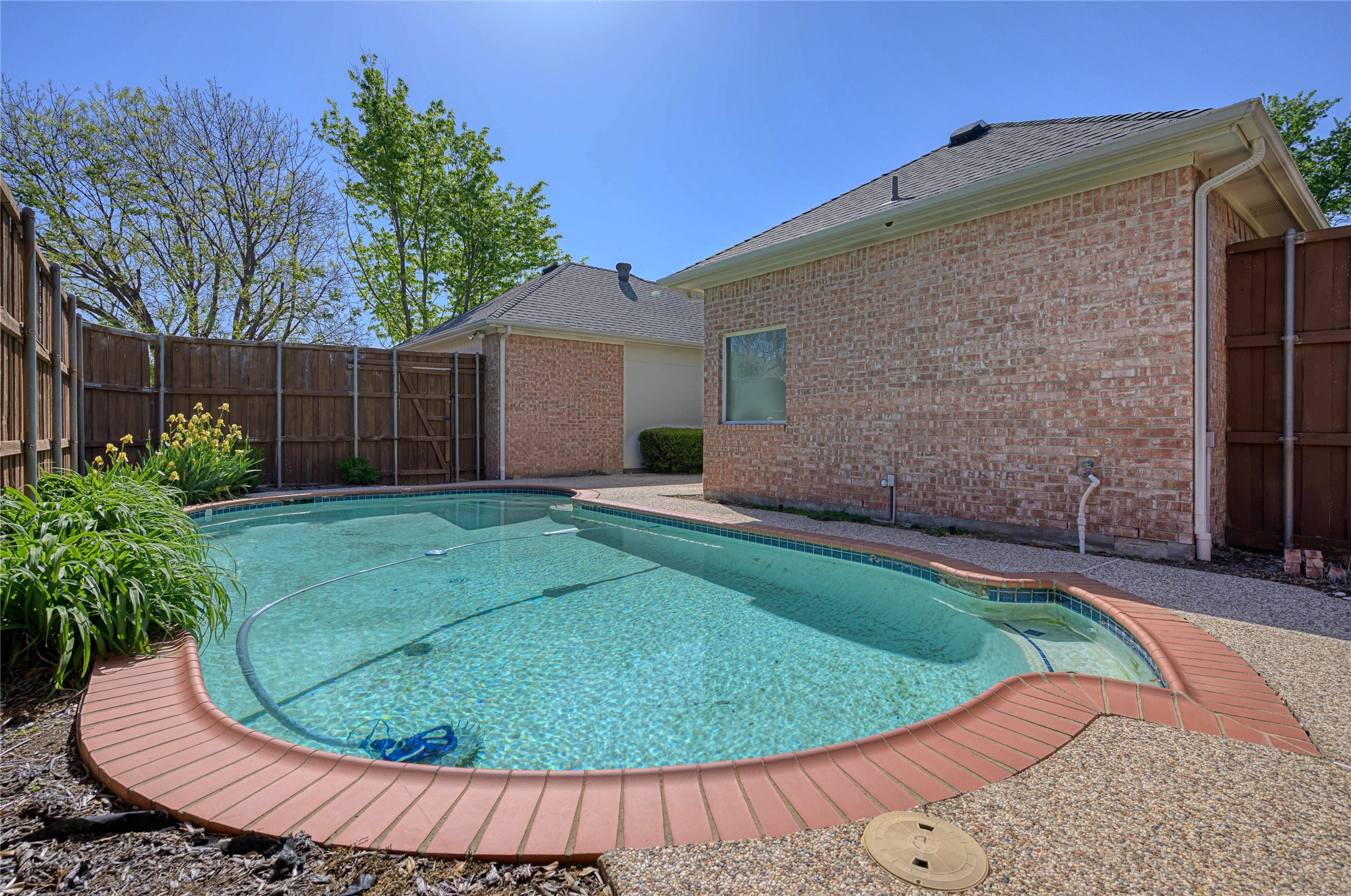 2449 London Drive