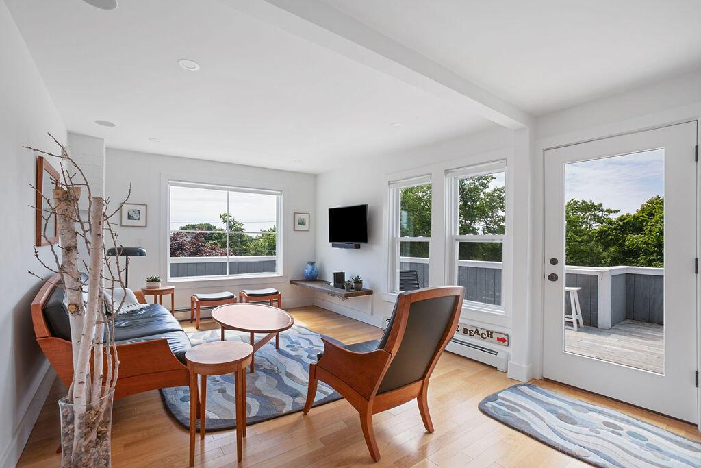 20 Lester B. Orcutt Boulevard, 4