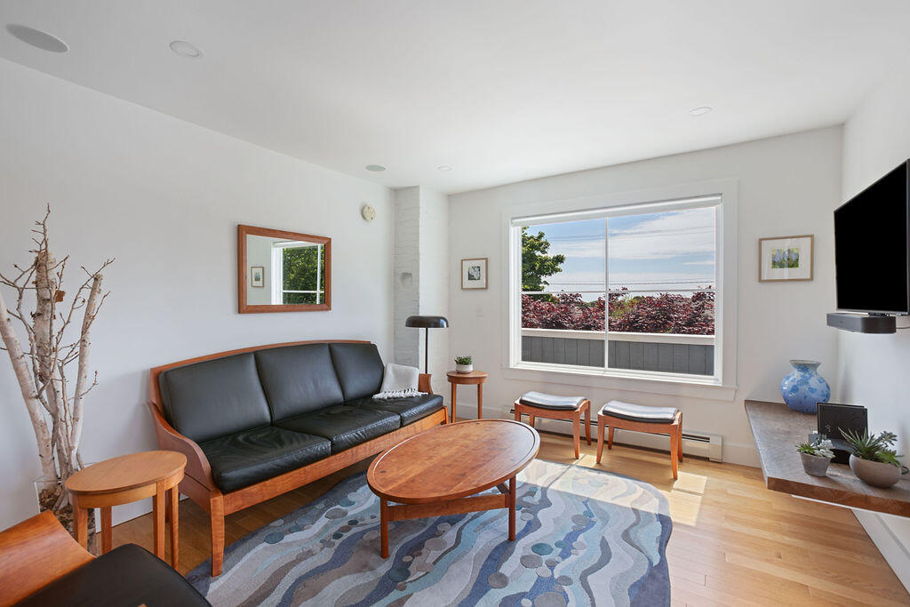 20 Lester B. Orcutt Boulevard, 4