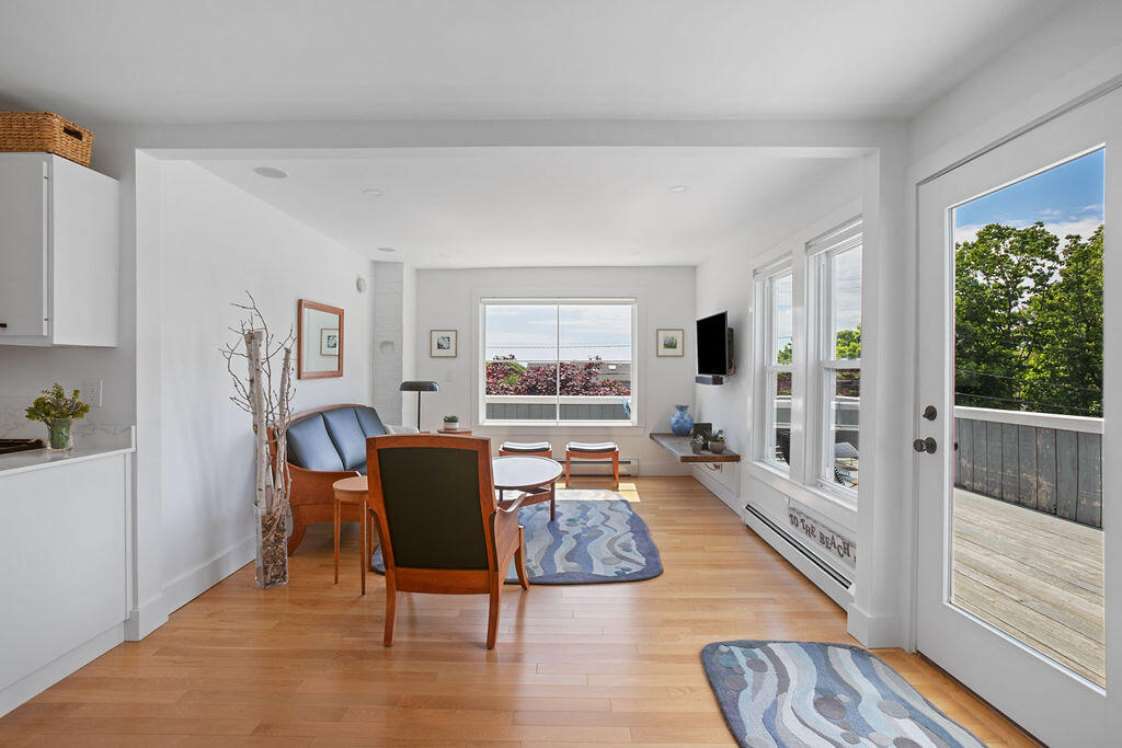 20 Lester B. Orcutt Boulevard, 4