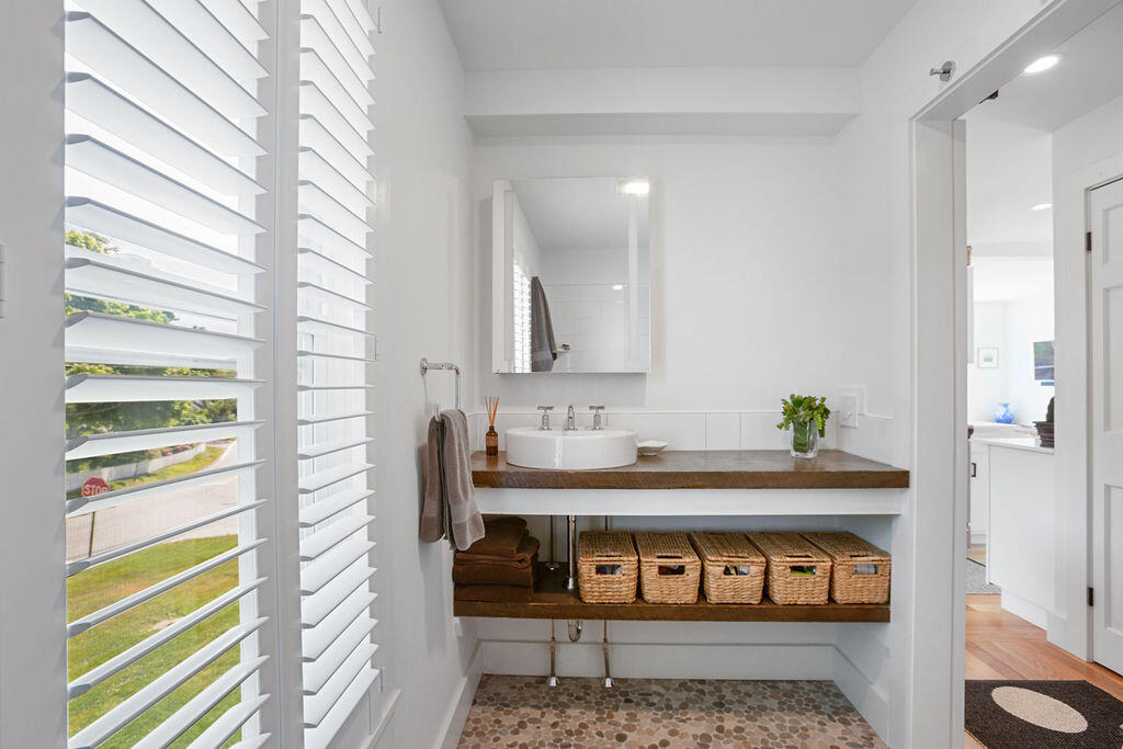 20 Lester B. Orcutt Boulevard, 4