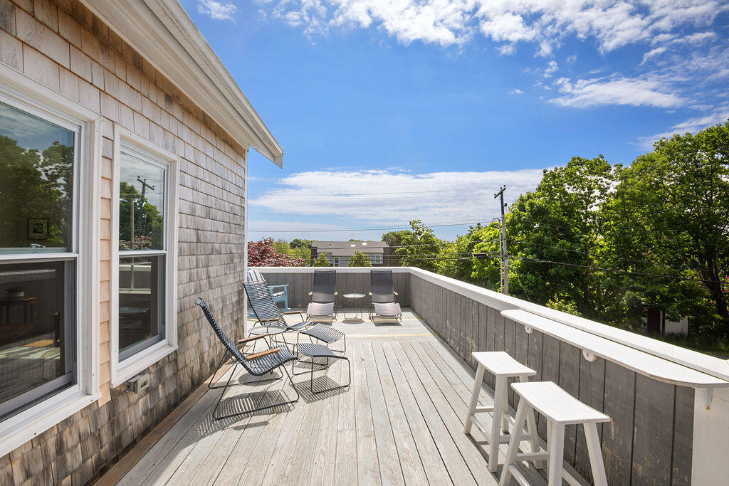 20 Lester B. Orcutt Boulevard, 4