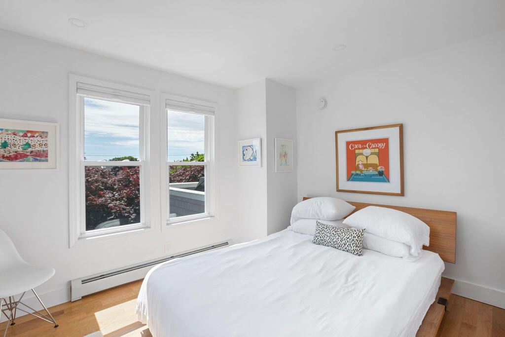 20 Lester B. Orcutt Boulevard, 4