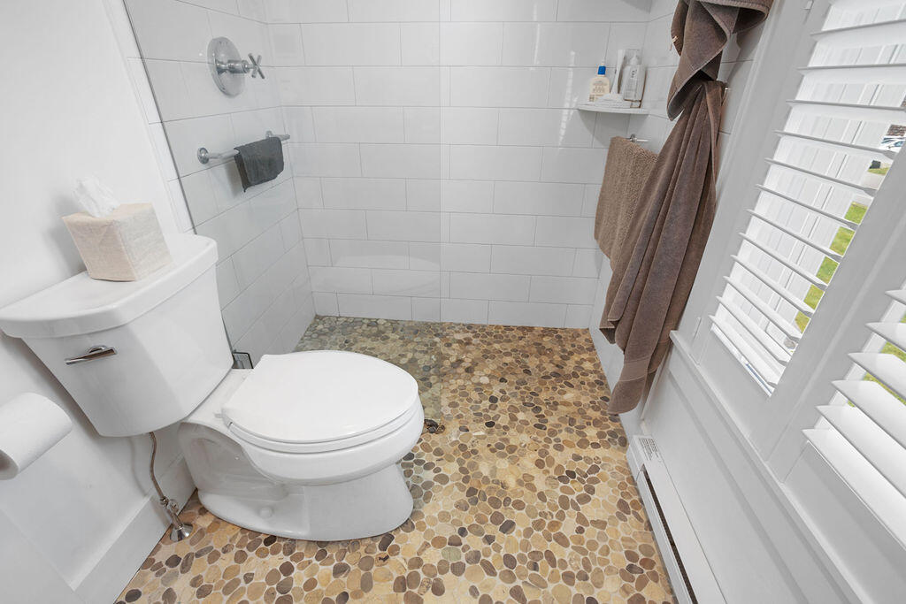 20 Lester B. Orcutt Boulevard, 4