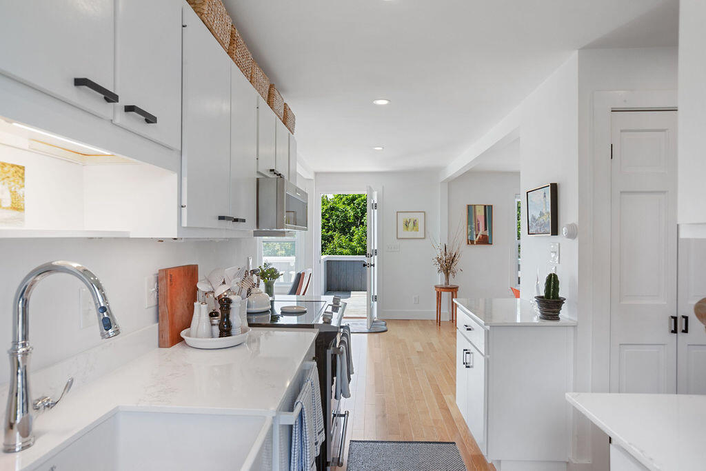 20 Lester B. Orcutt Boulevard, 4