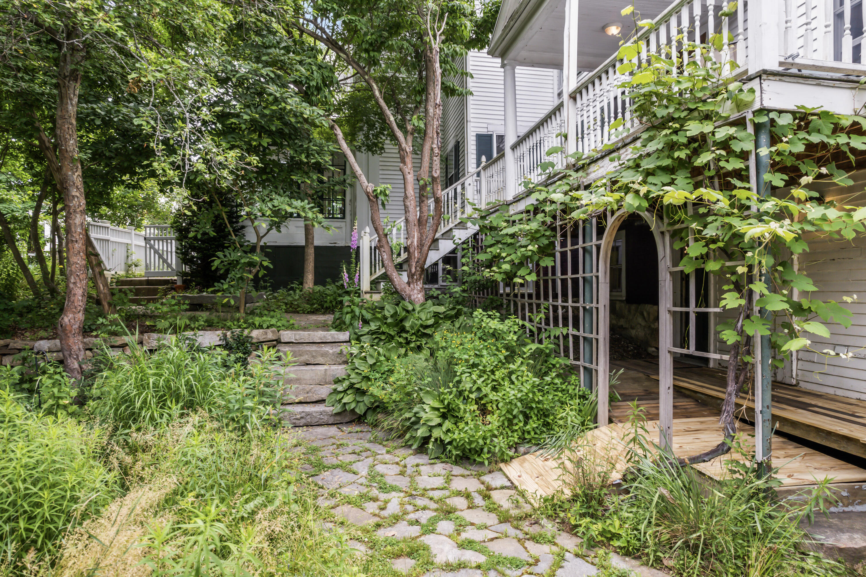 909 Middle Street