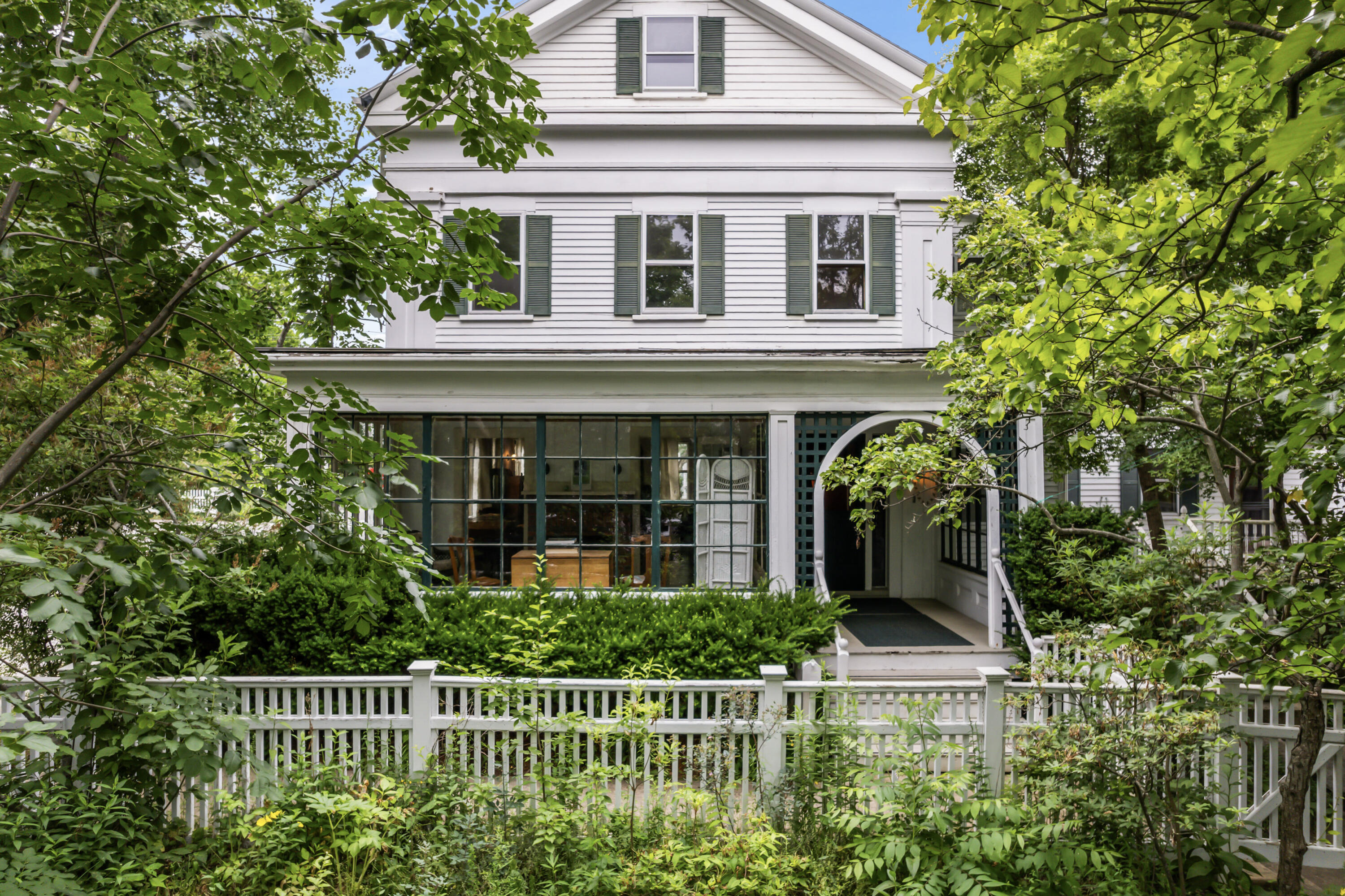 909 Middle Street