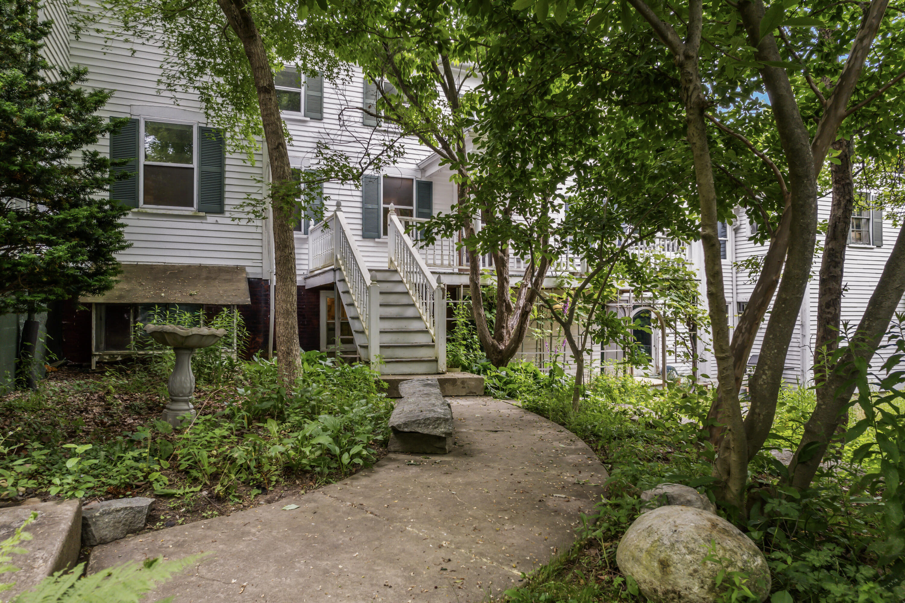 909 Middle Street