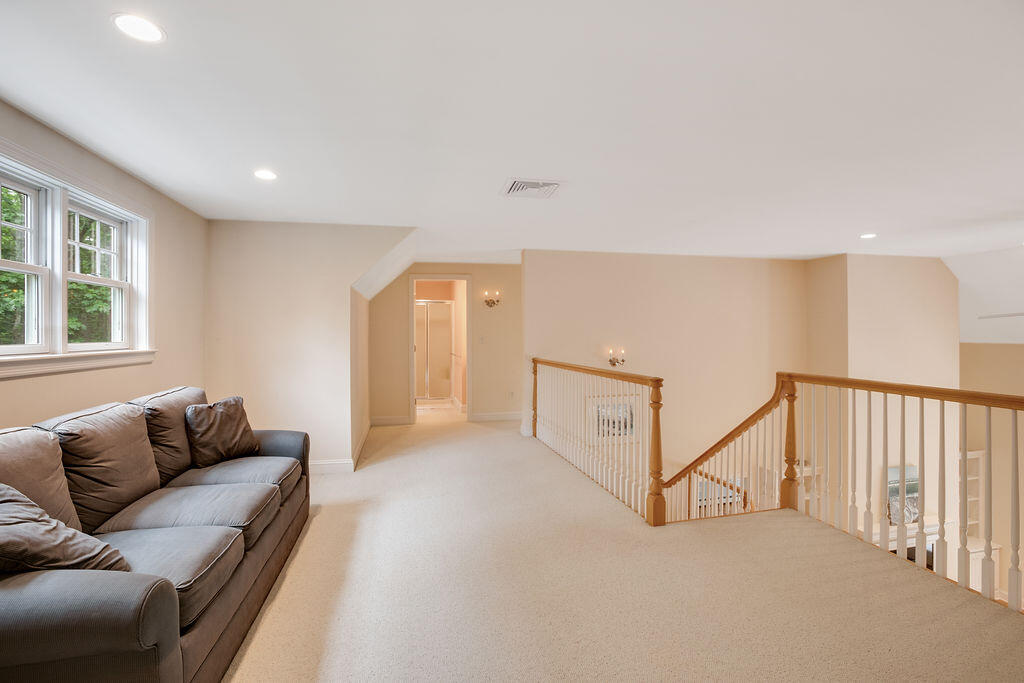 8 Shore Road