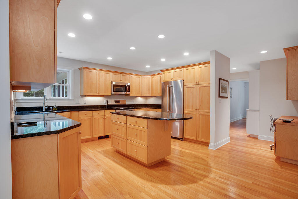 8 Shore Road