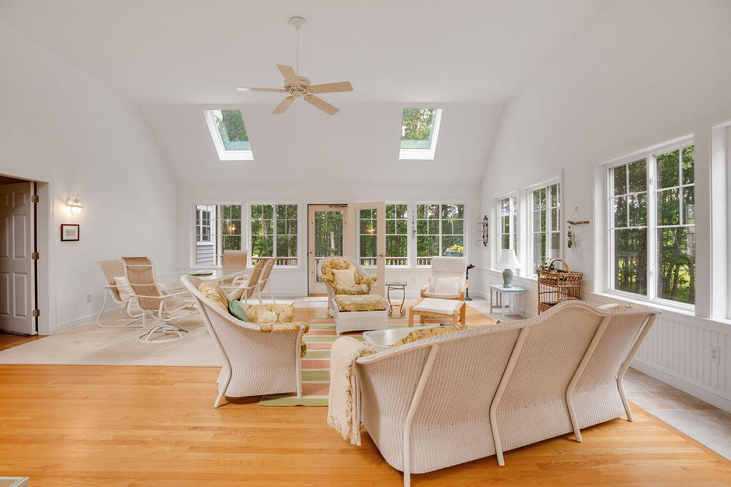 8 Shore Road
