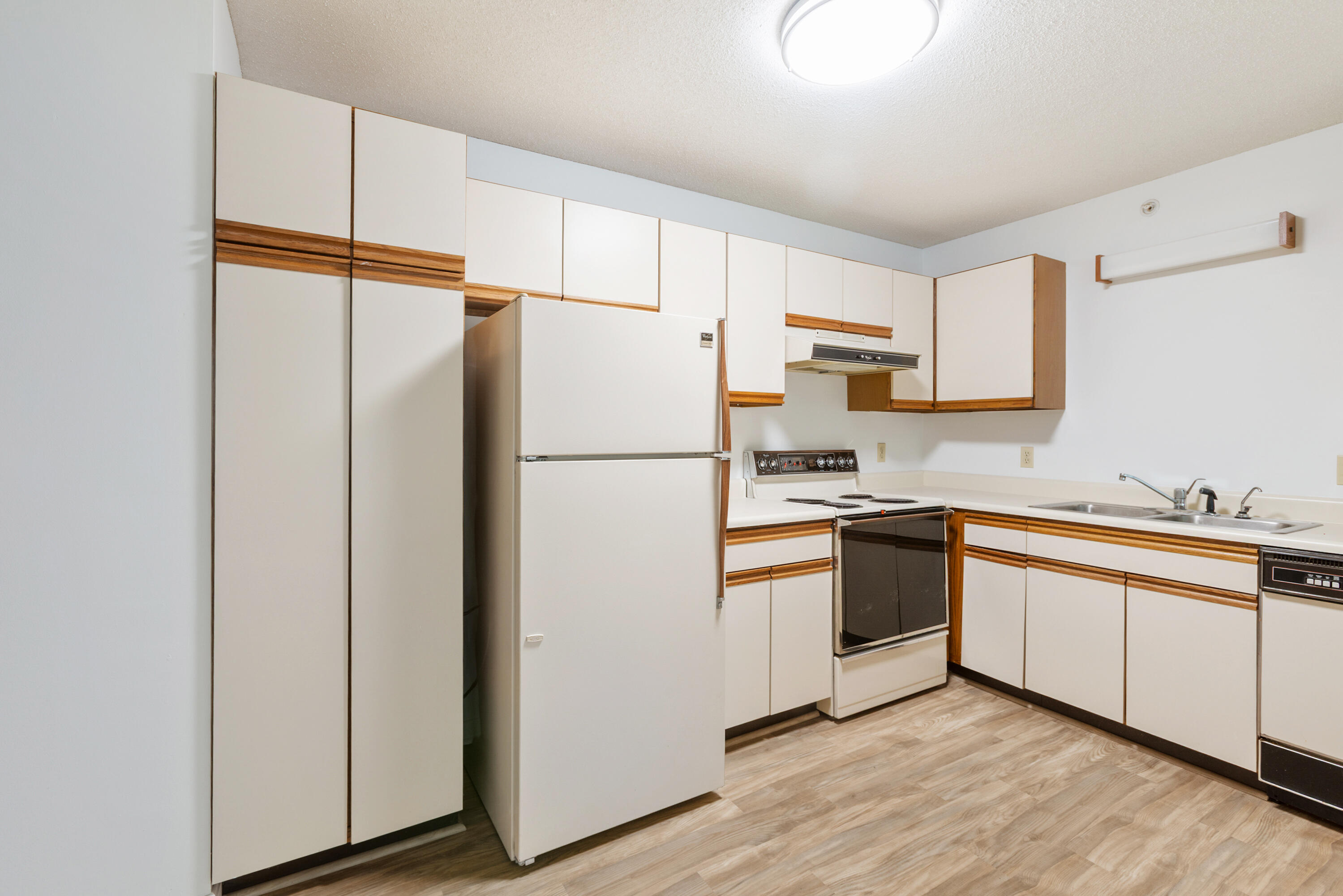 215 E Grand Avenue 210