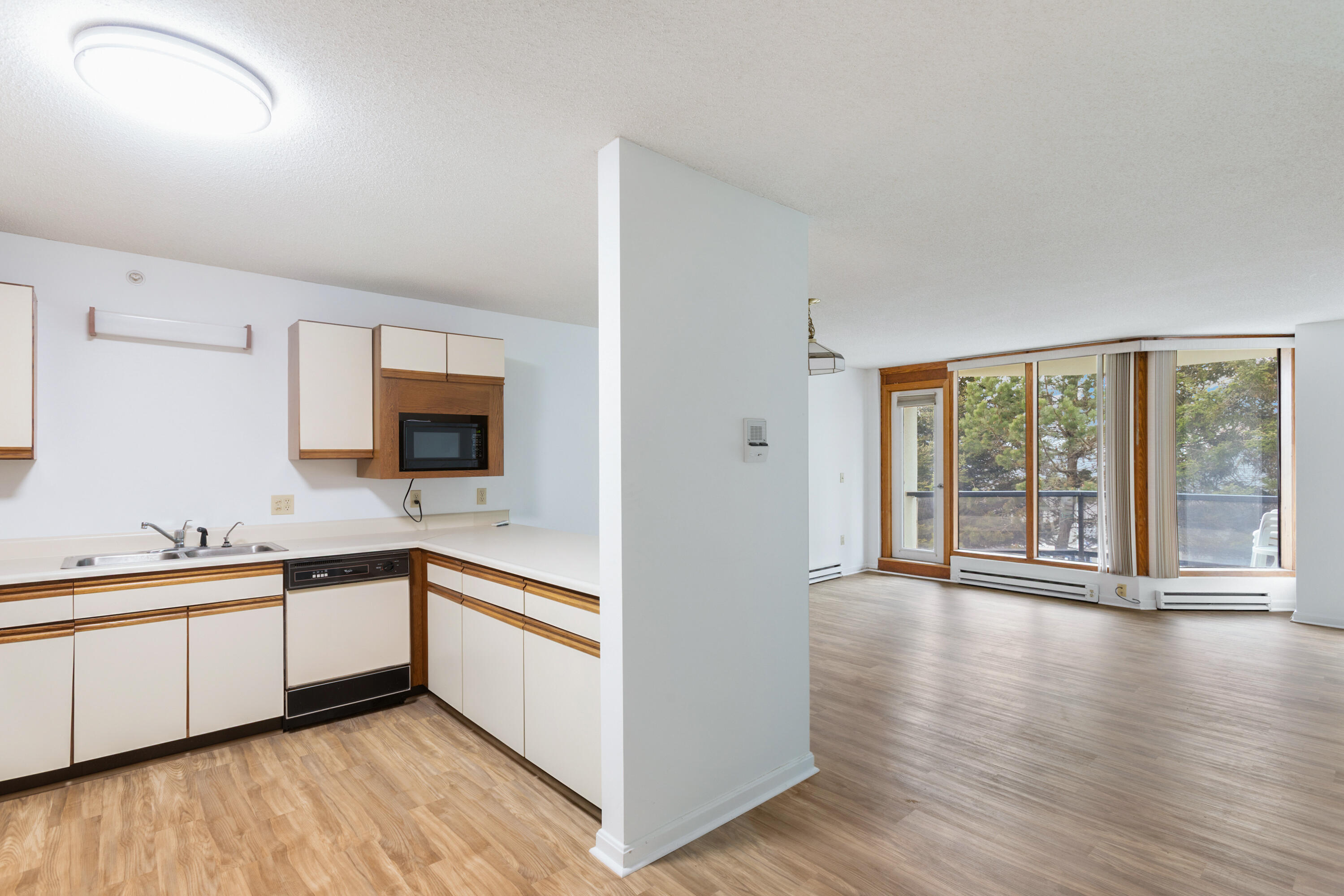 215 E Grand Avenue 210