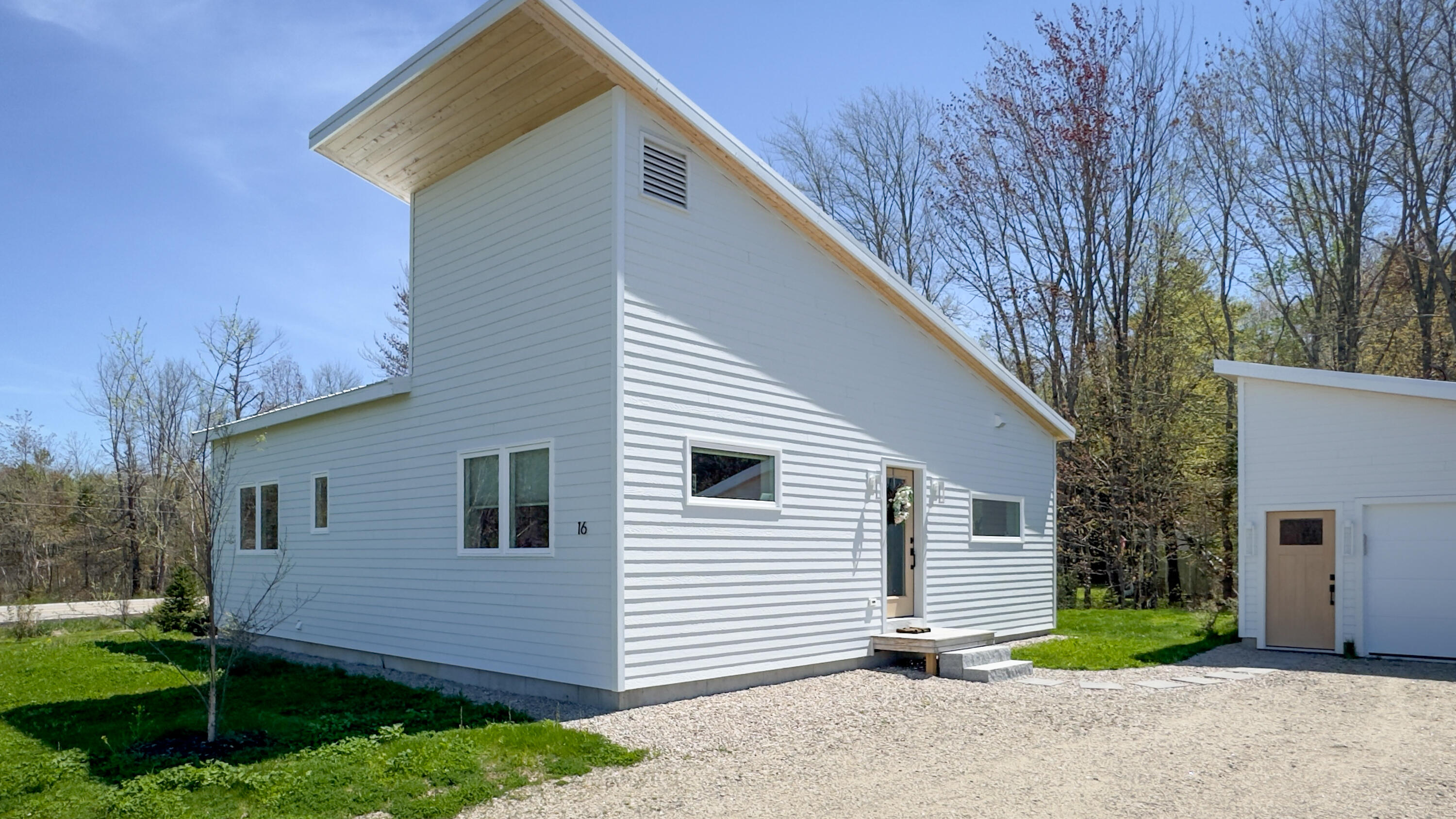 16 Leeward Meadows