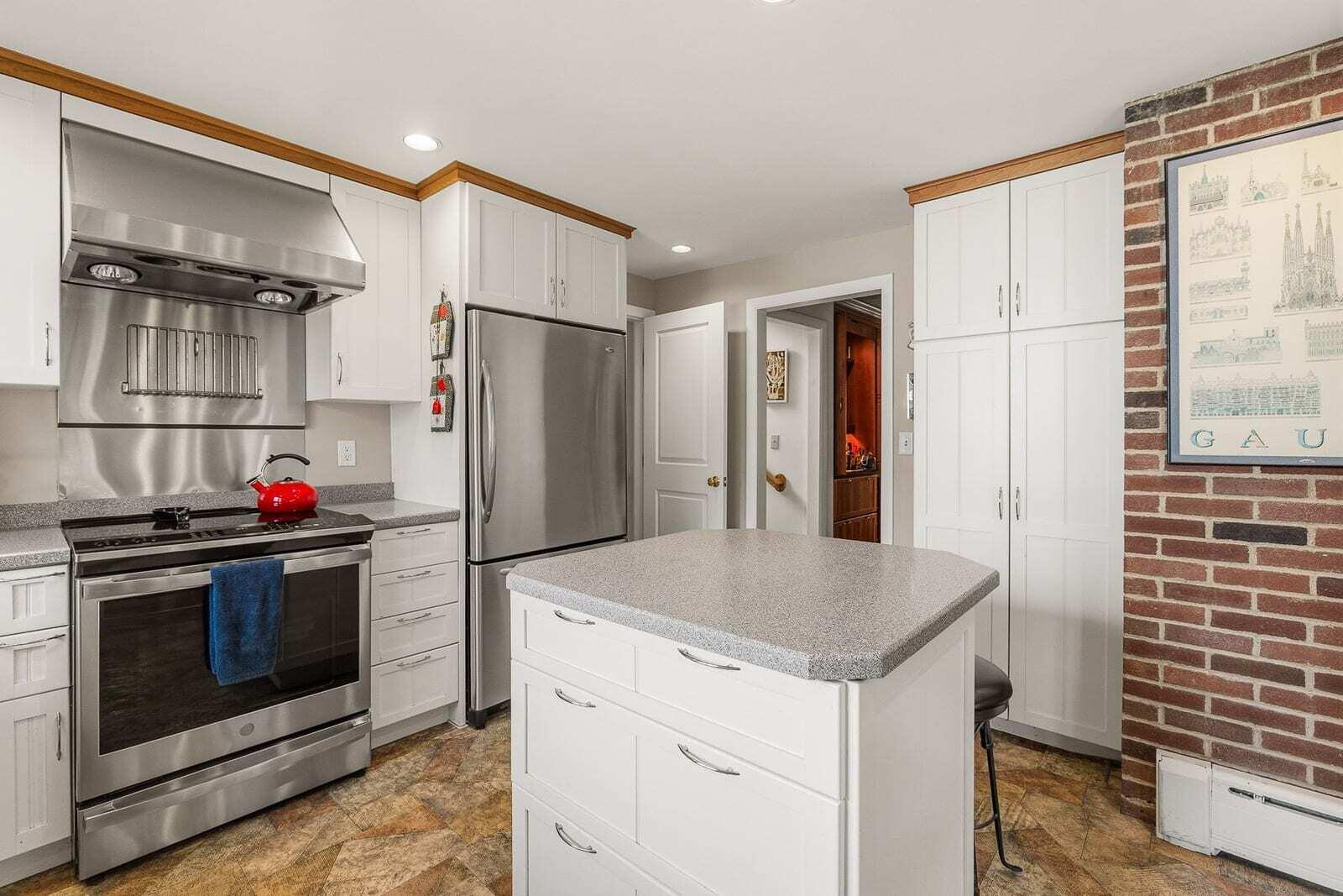 6 Proctor Avenue N