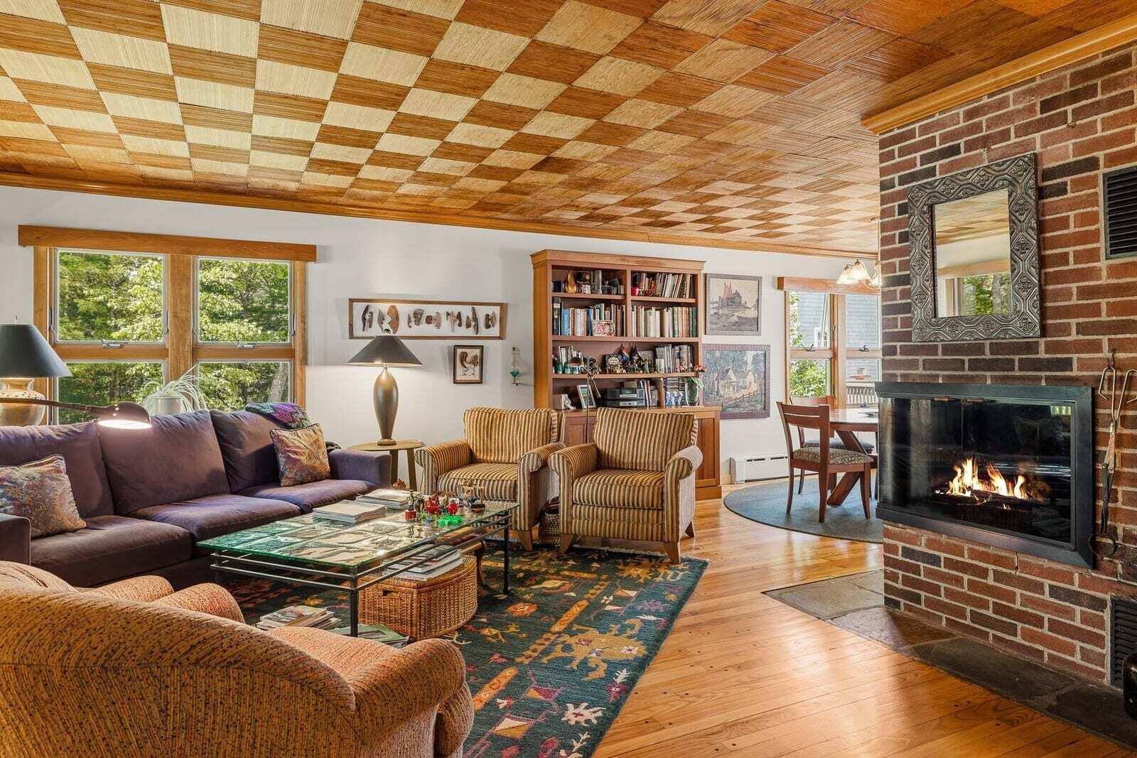 6 Proctor Avenue N