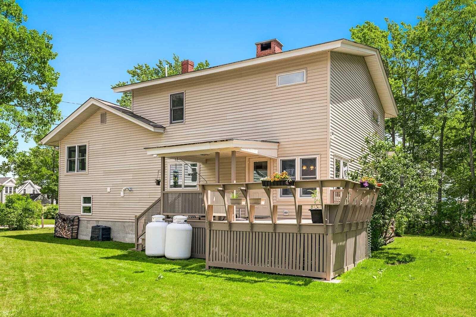 6 Proctor Avenue N