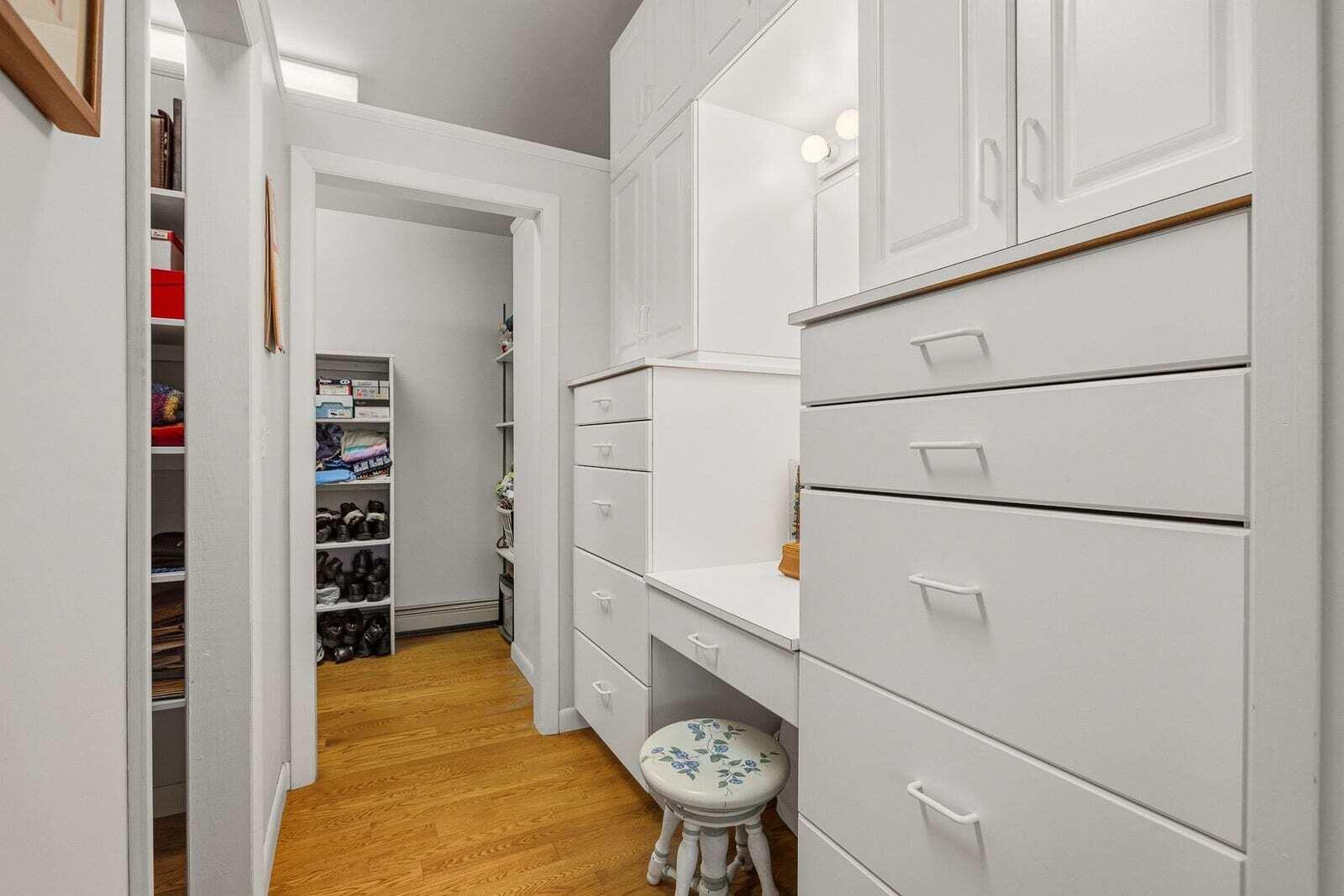 6 Proctor Avenue N
