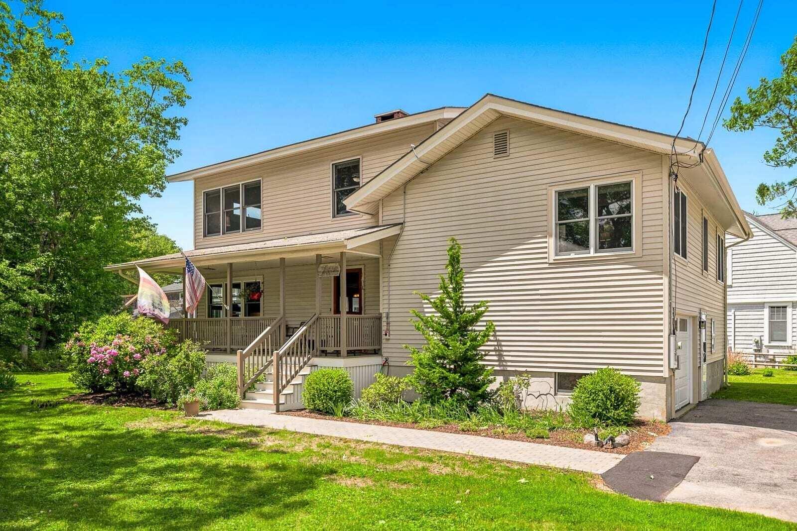 6 Proctor Avenue N
