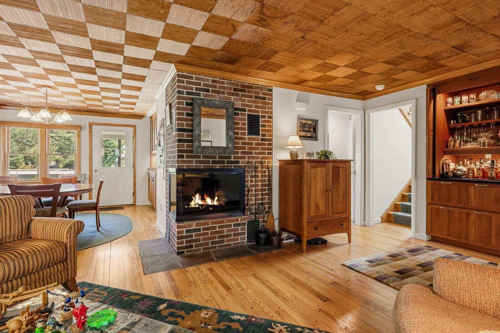 6 Proctor Avenue N