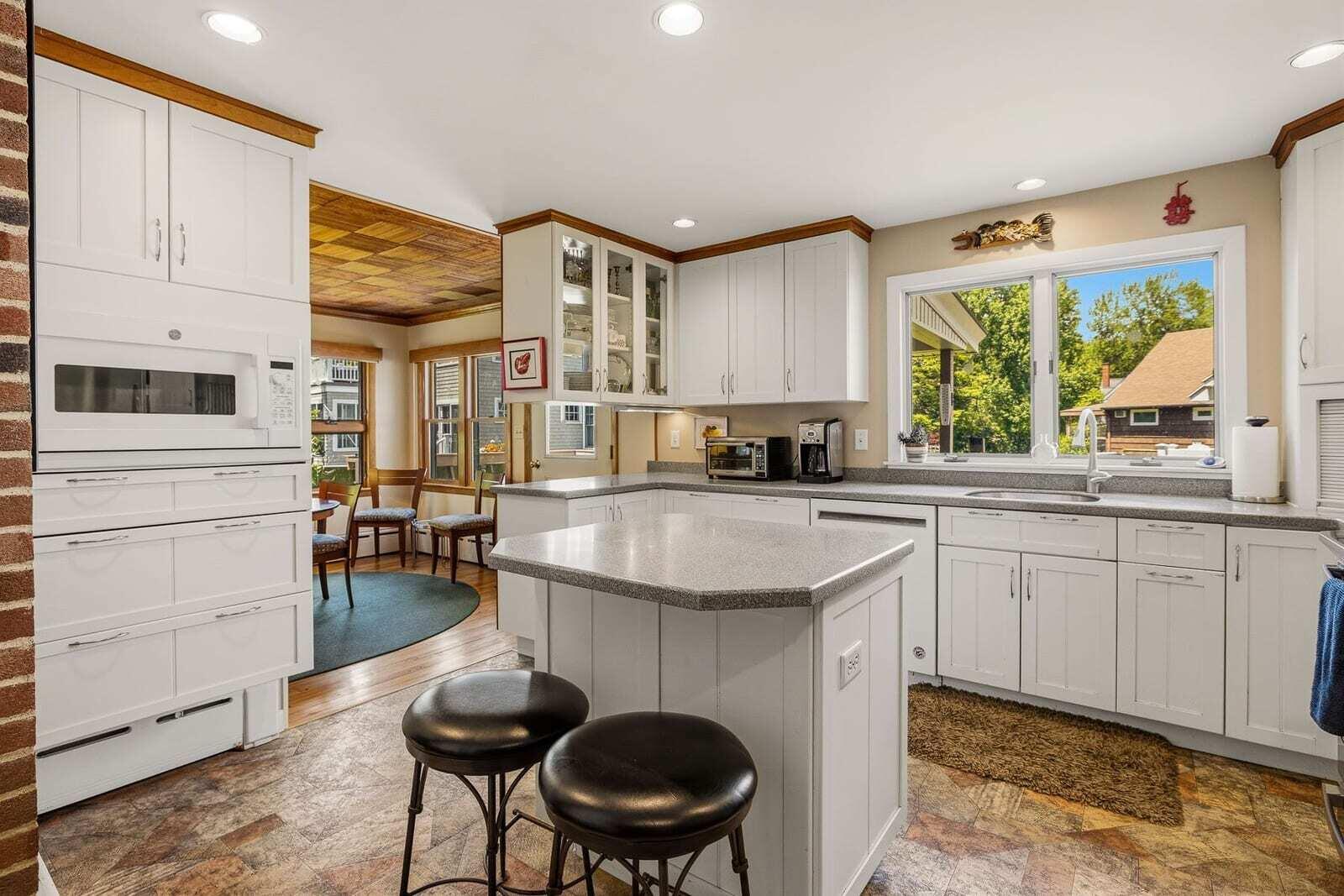 6 Proctor Avenue N