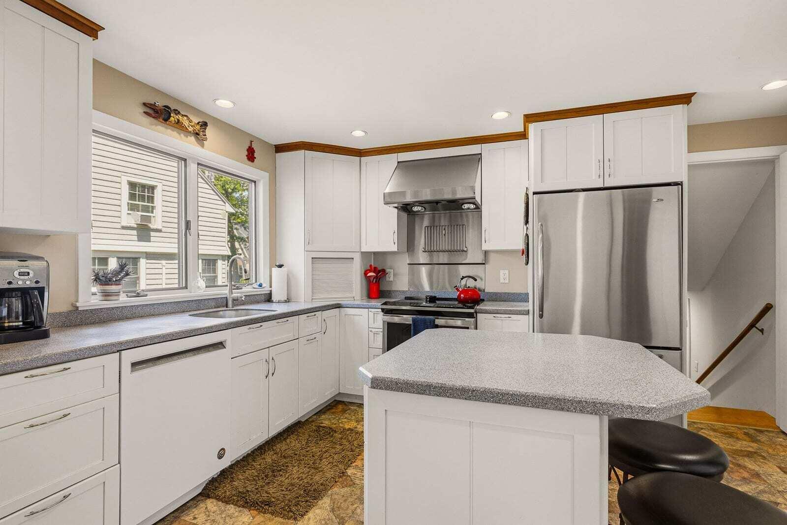 6 Proctor Avenue N