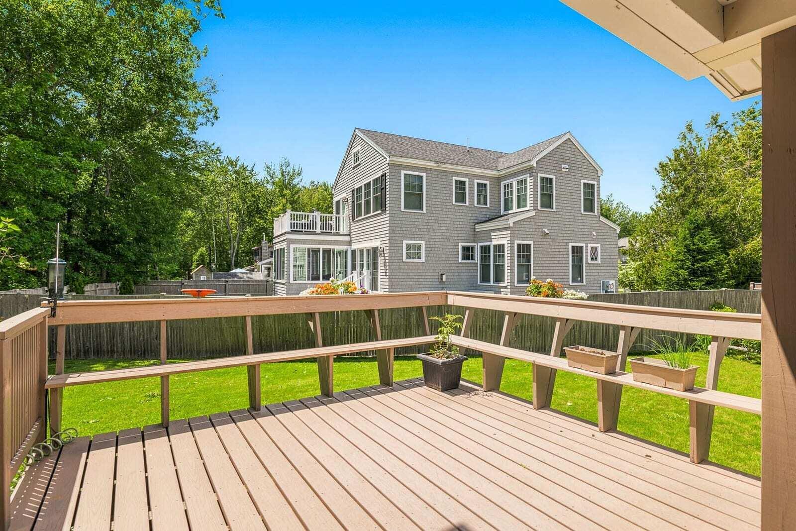 6 Proctor Avenue N
