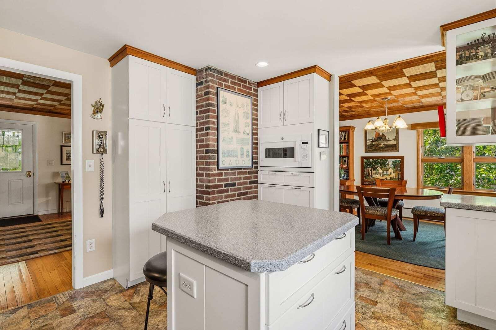 6 Proctor Avenue N