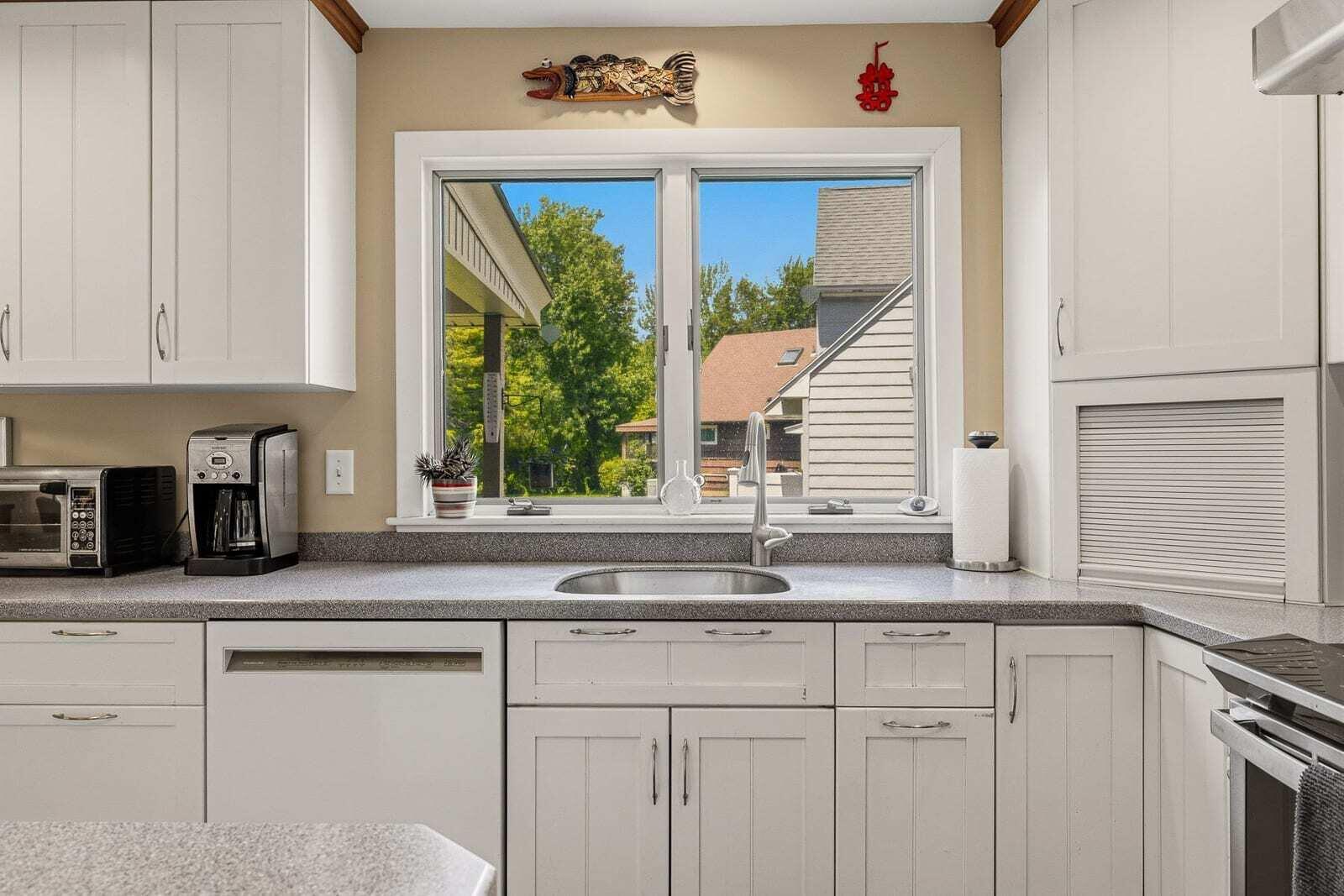 6 Proctor Avenue N