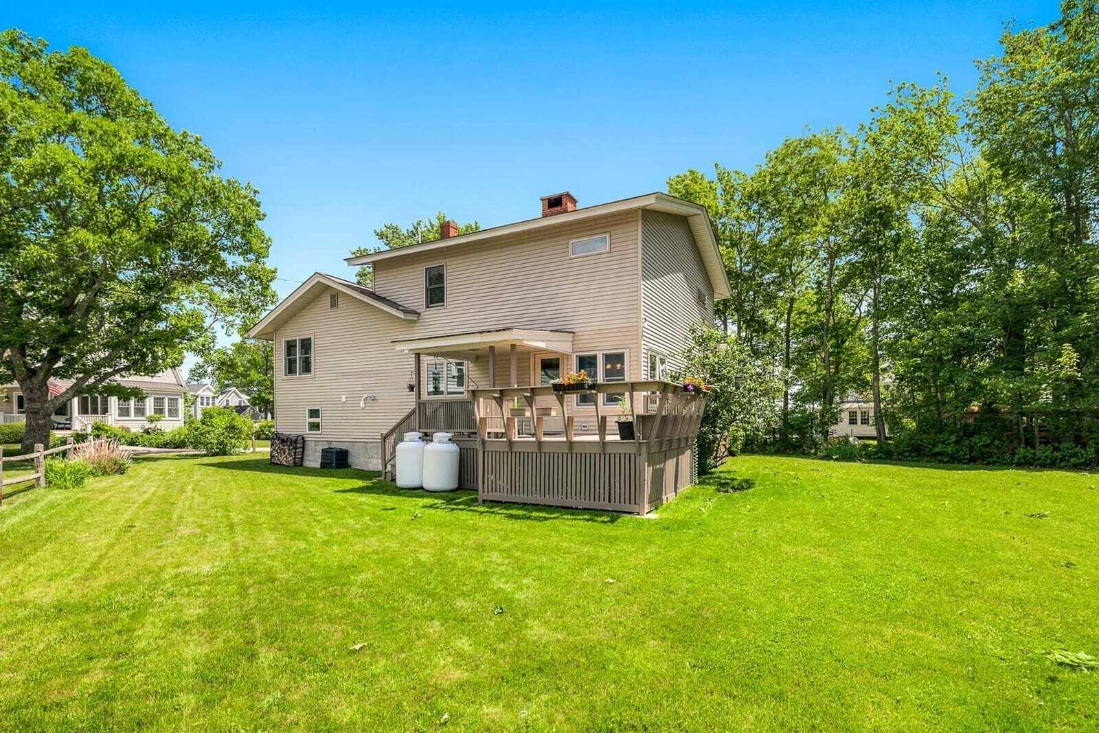 6 Proctor Avenue N