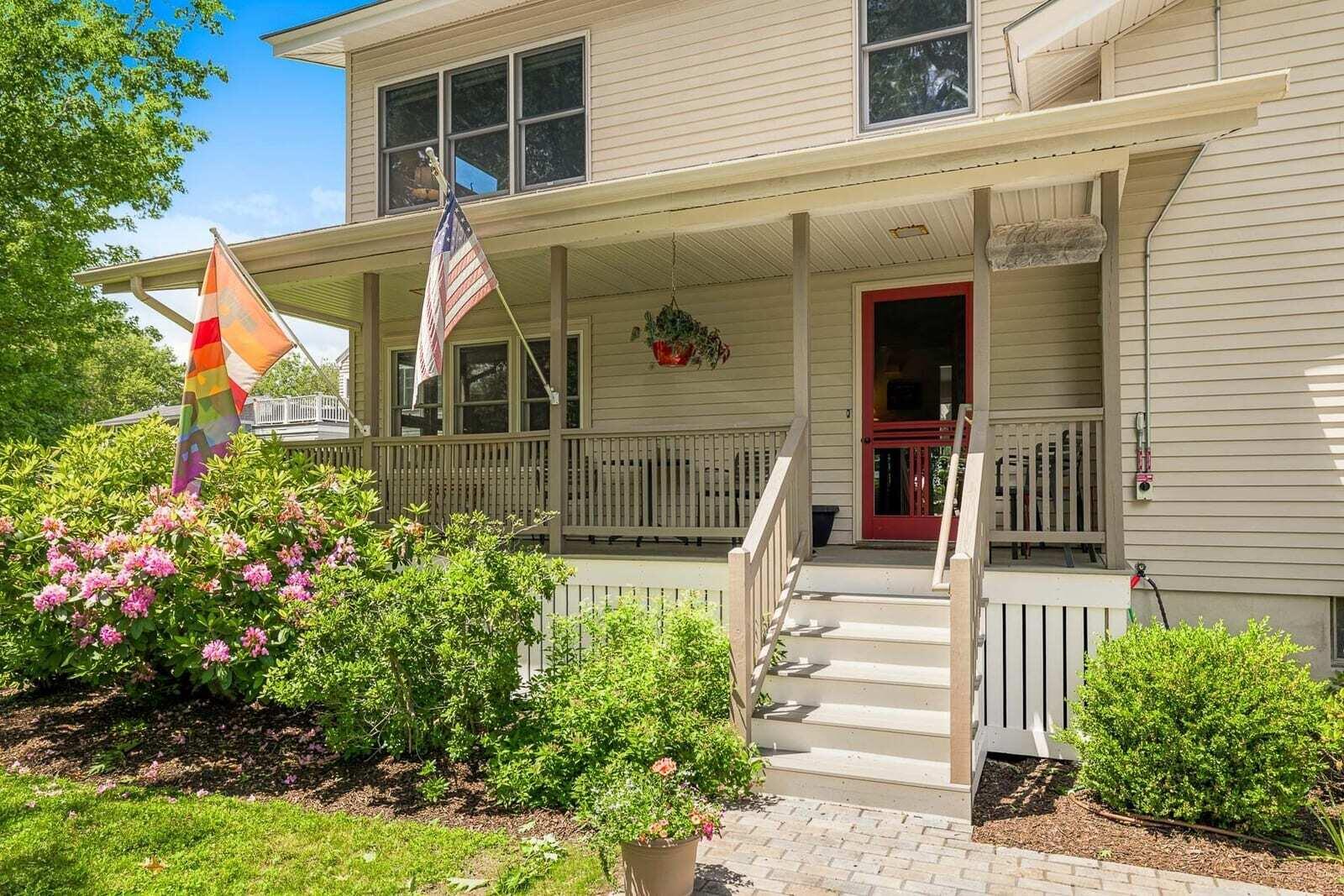 6 Proctor Avenue N
