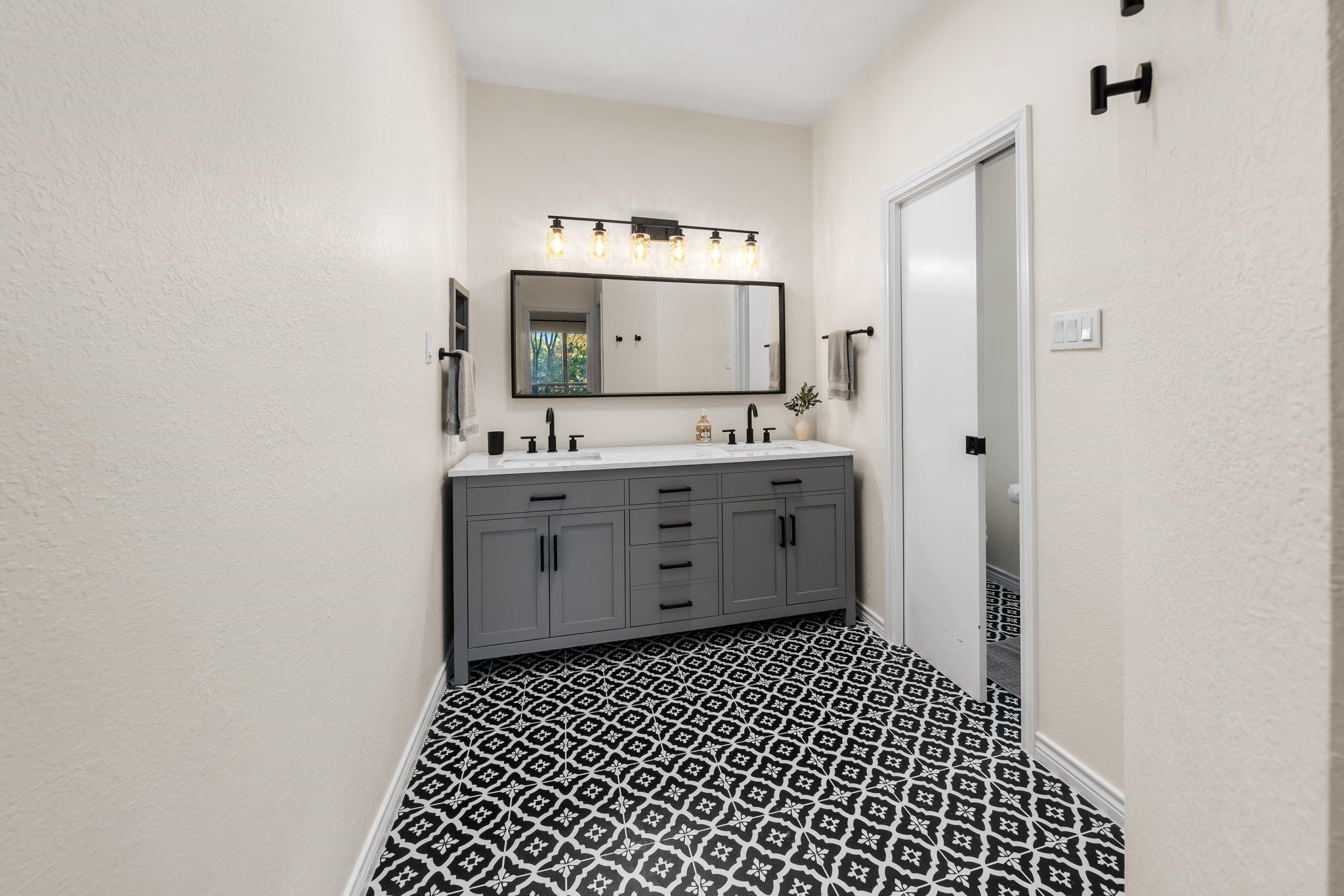 42 La Buena Vista DR