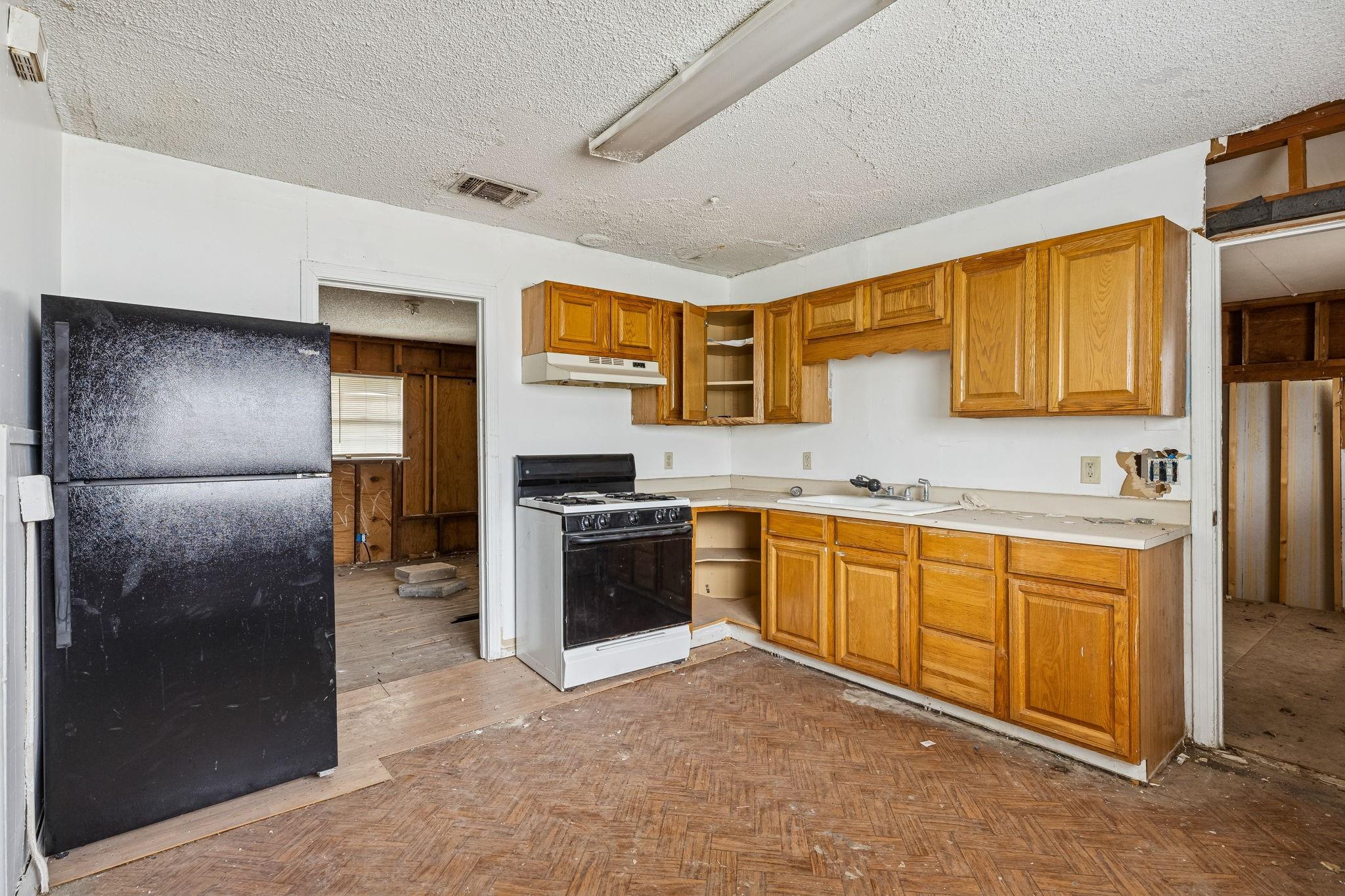 220 S Live Oak Avenue