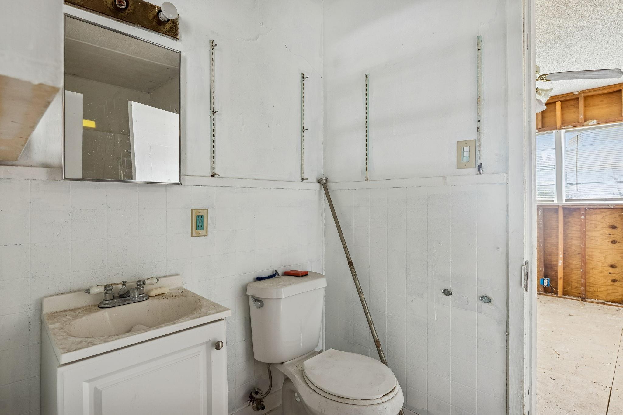 220 S Live Oak Avenue