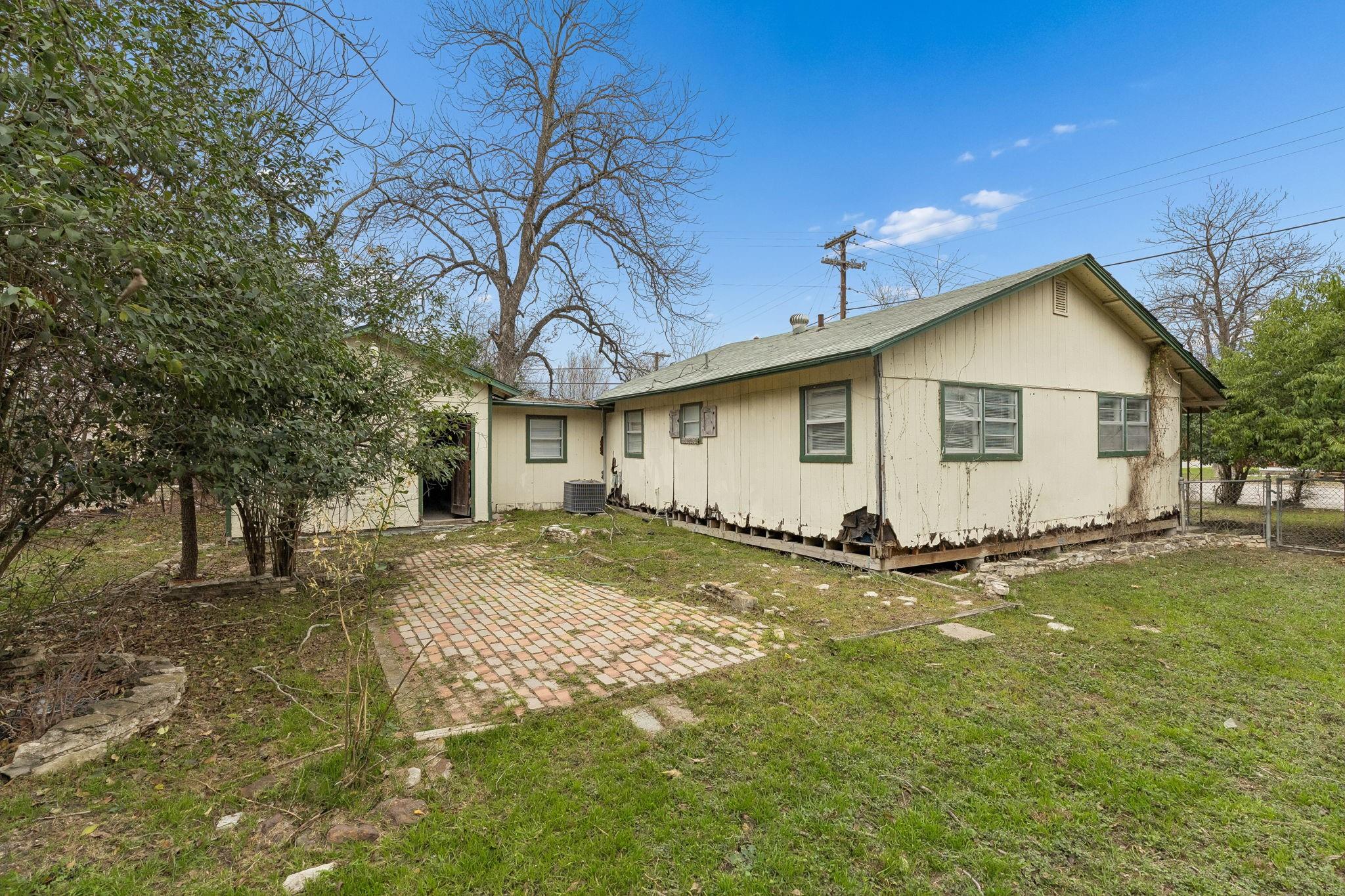 220 S Live Oak Avenue